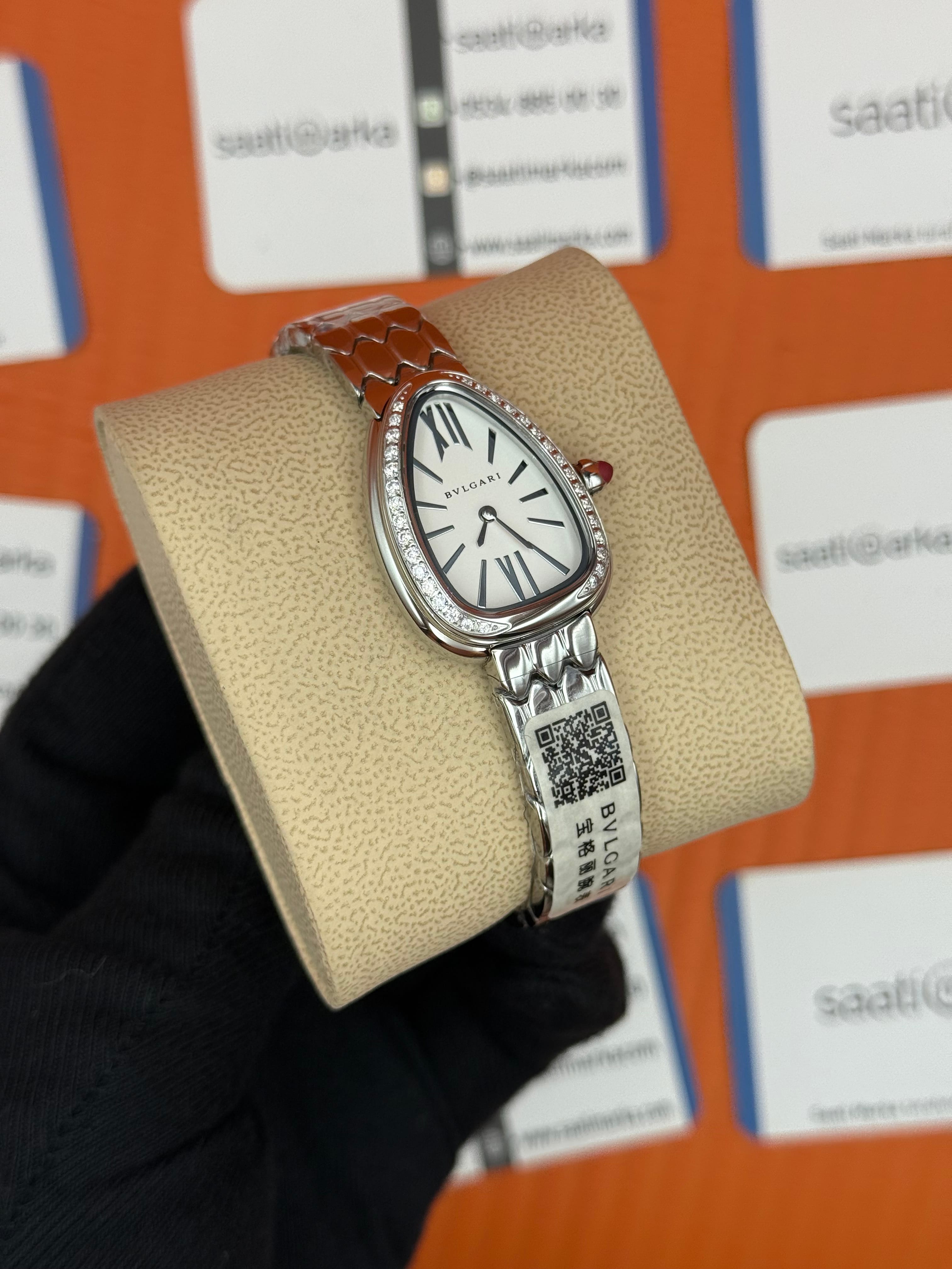 BVLGARİ serpenti seduttori taşlı bezel beyaz kadran silver kasa kordon kadın kol saati