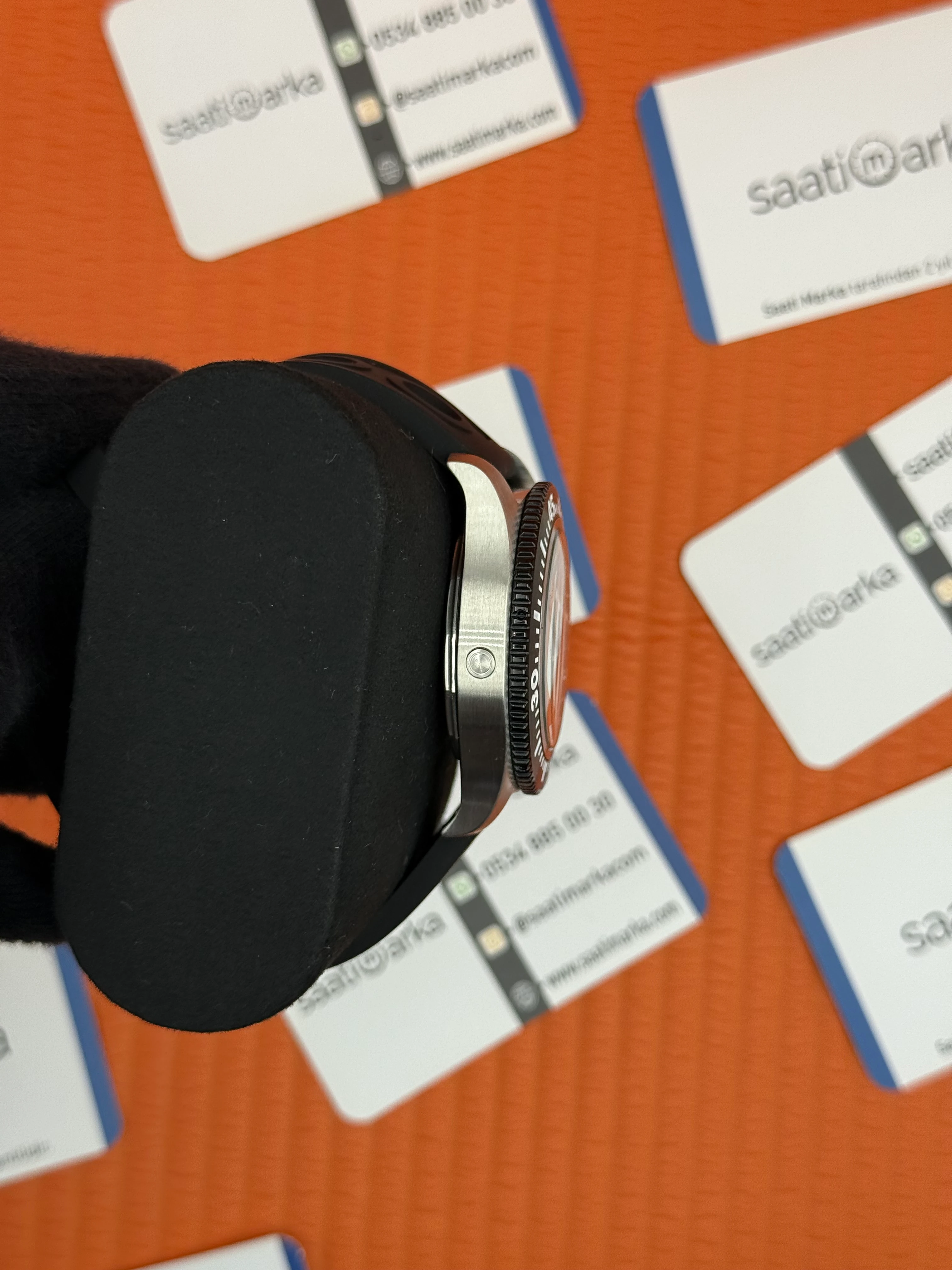 BREITLING Superocean black dial bezel siyah kauçuk kordon çelik kasa