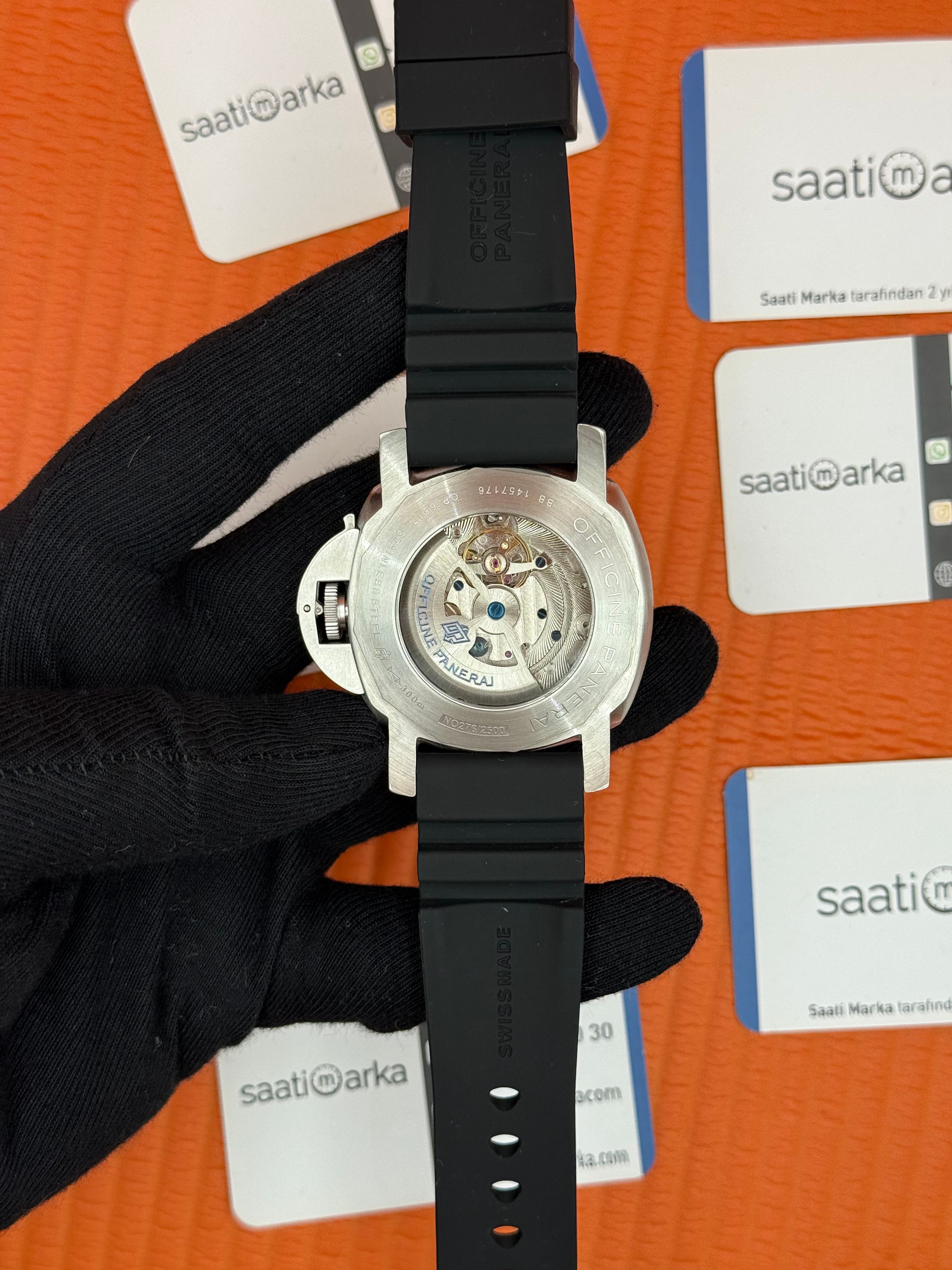 PANERAI submerisible carbotec 300m siyah kauçuk kordon beyaz kadran silver kasa 
