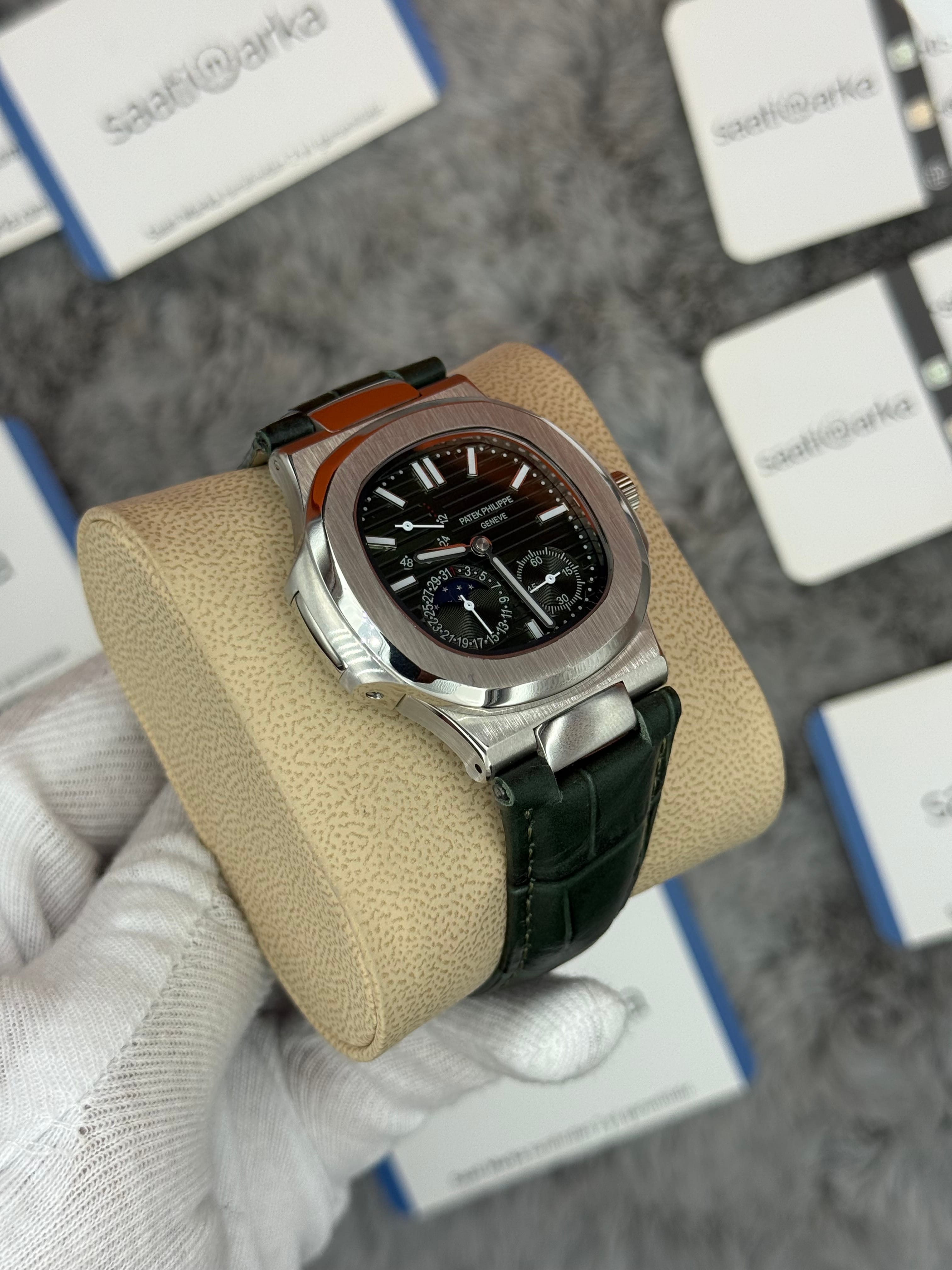 PATEK PHİLİPPE nautilus moontphase 5712 yeşil kadran yeşil deri kordon silver kasa 40mm erkek kol saati