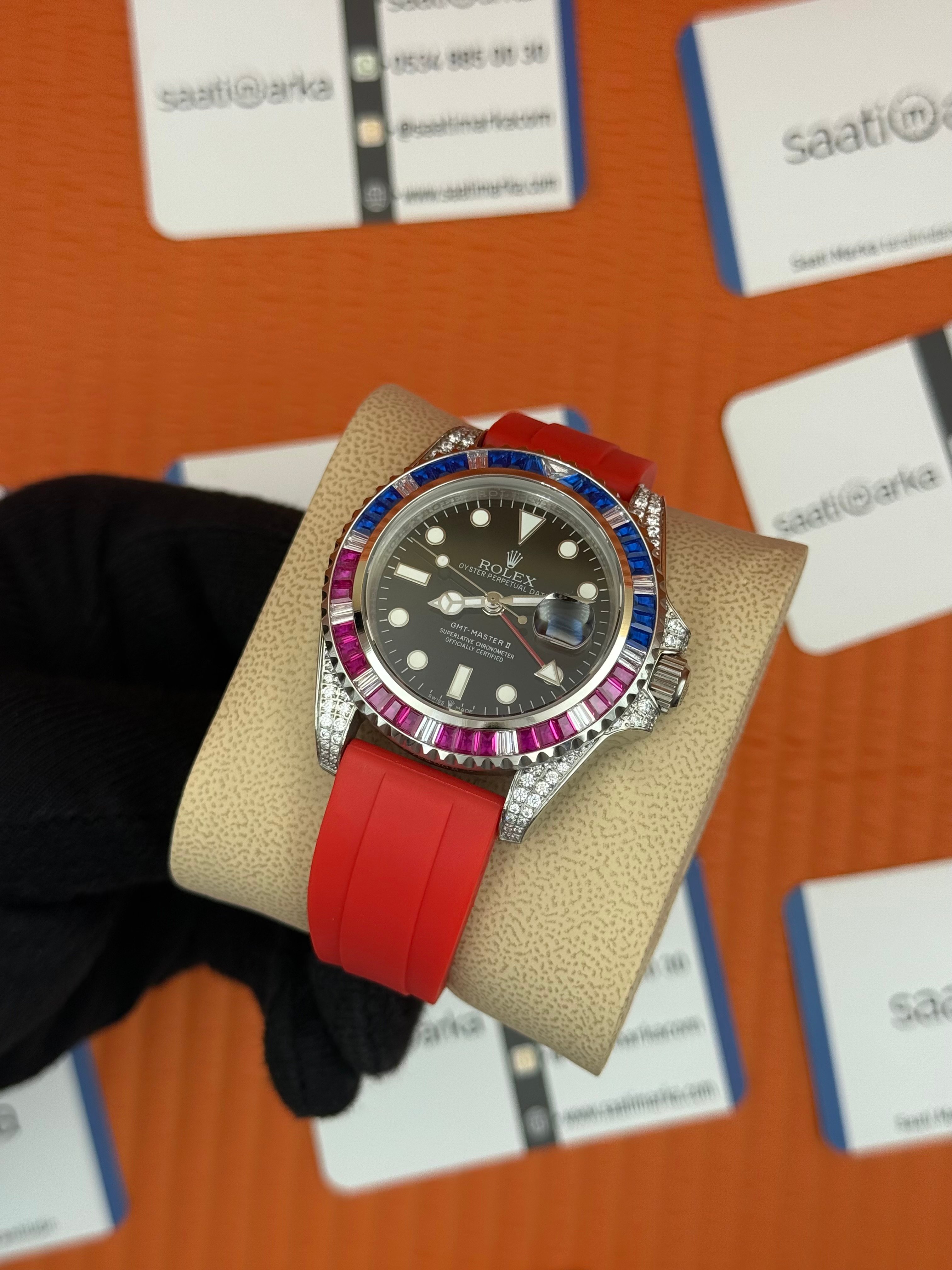 ROLEX GMT Master taşlı bezel siyah kadran kırmızı kauçuk kordon
