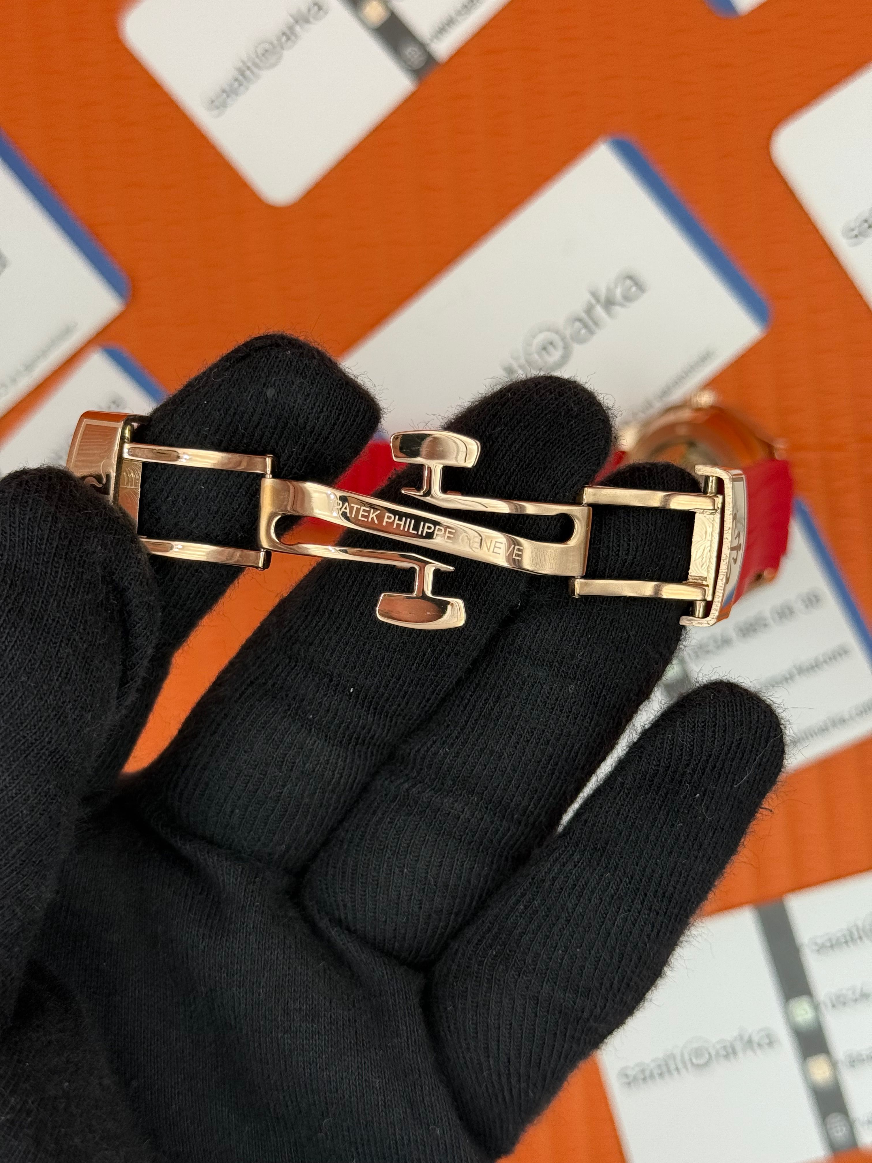 PATEK PHILIPPE AQUANAUT SİYAH KADRAN KIRMIZI KAUÇUK KORDON ROSE KASA 