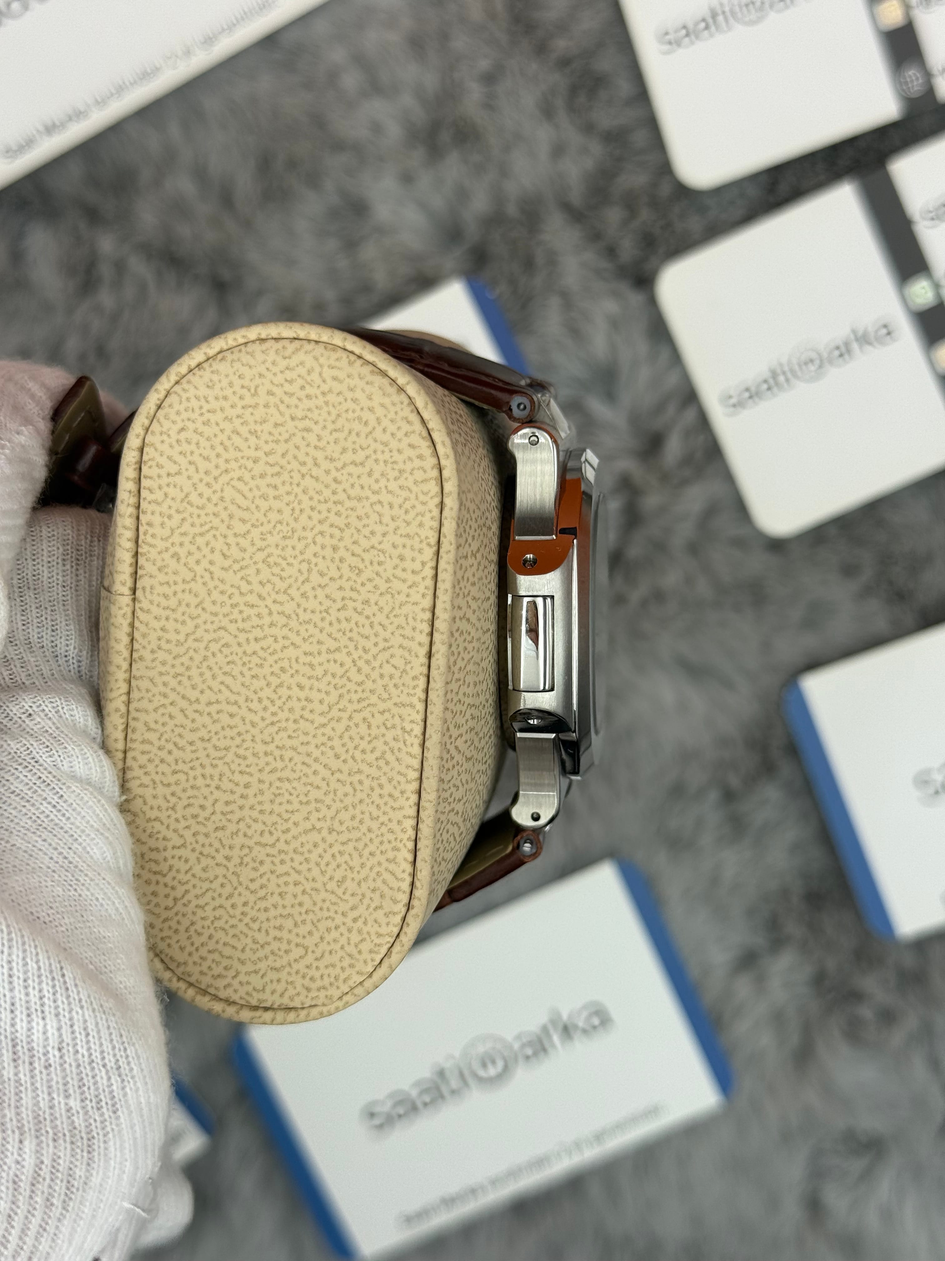 PATEK PHİLİPPE nautilus moontphase 5712 gri kadran kahverengi deri kordon silver kasa 40mm erkek kol saati