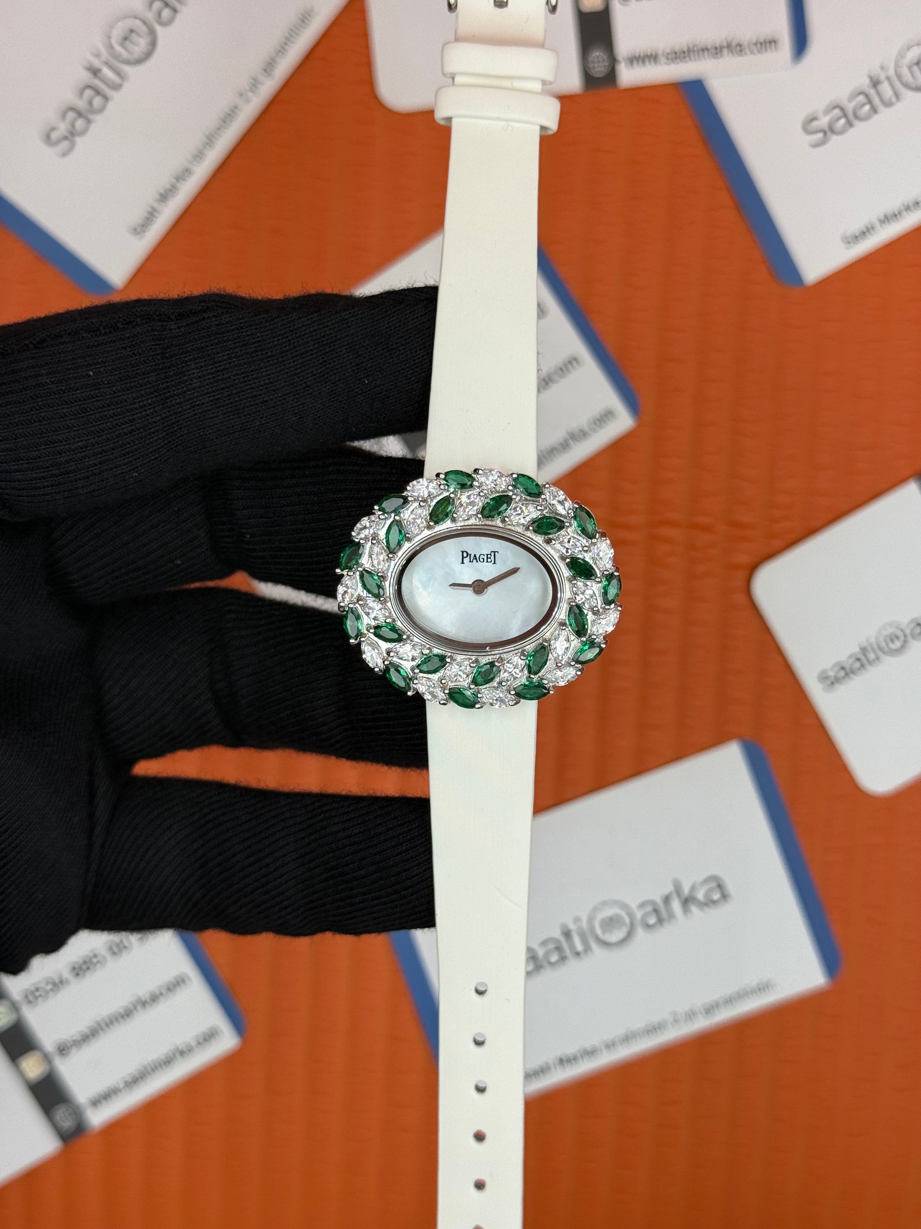 PIAGET taşlı bezel sedef kadran beyaz deri kordon