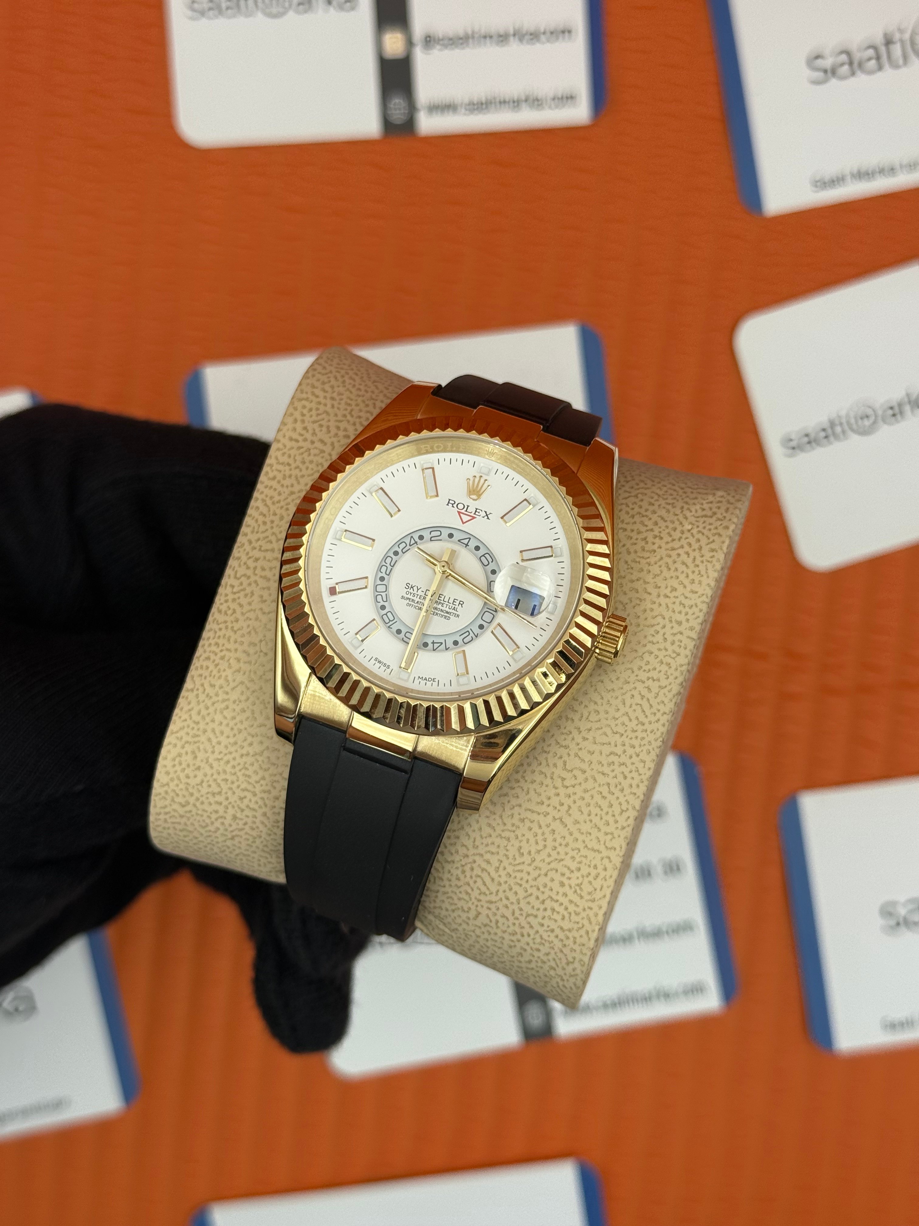 ROLEX Sky Dweller white dial gold kasa siyah kauçuk kordon