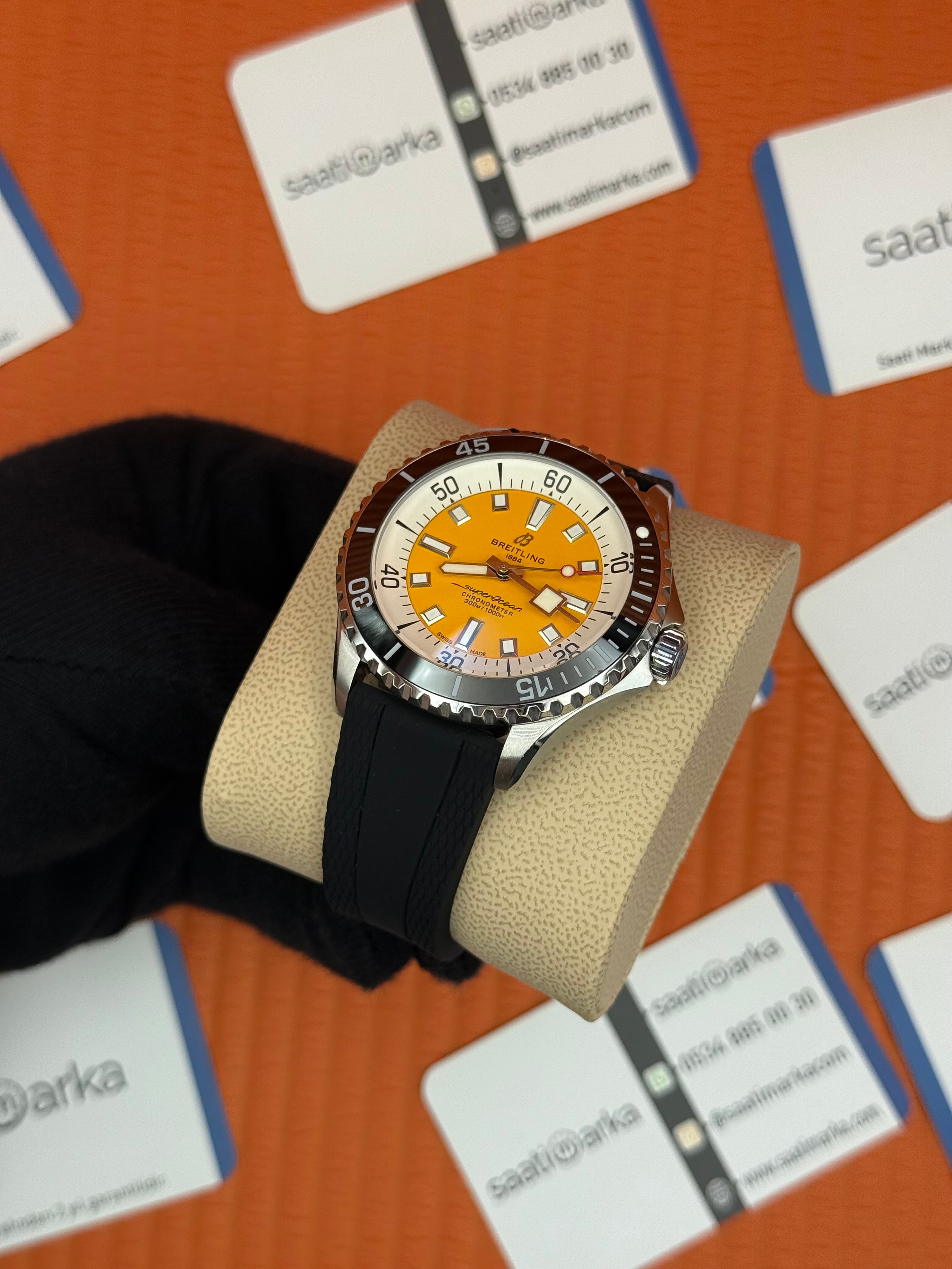 ROLEX Superocean siyah kauçuk kordon sarı kadran