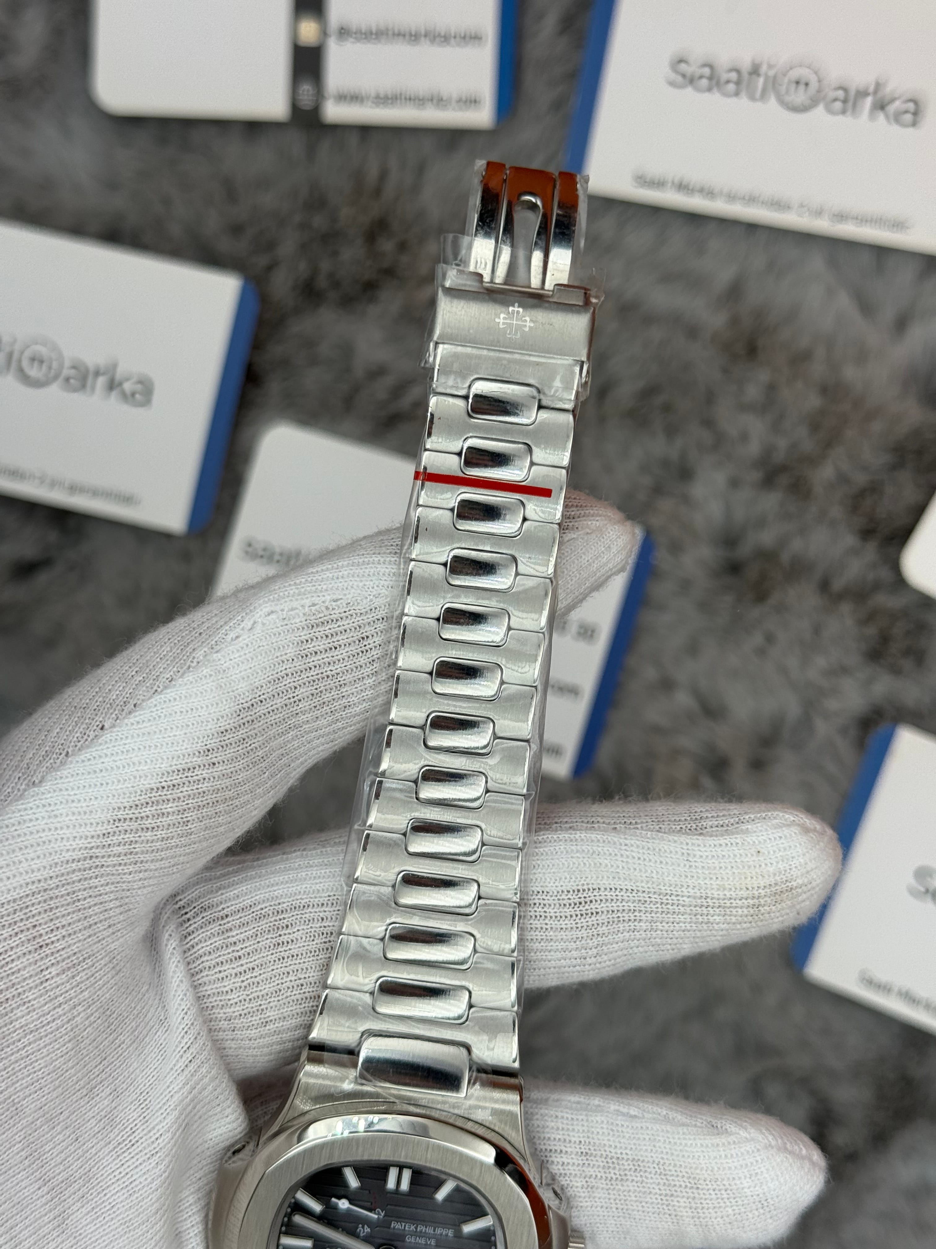 PATEK PHİLİPPE nautilus moontphase 5712 füme kadran silver kasa kordon 40mm erkek kol saati