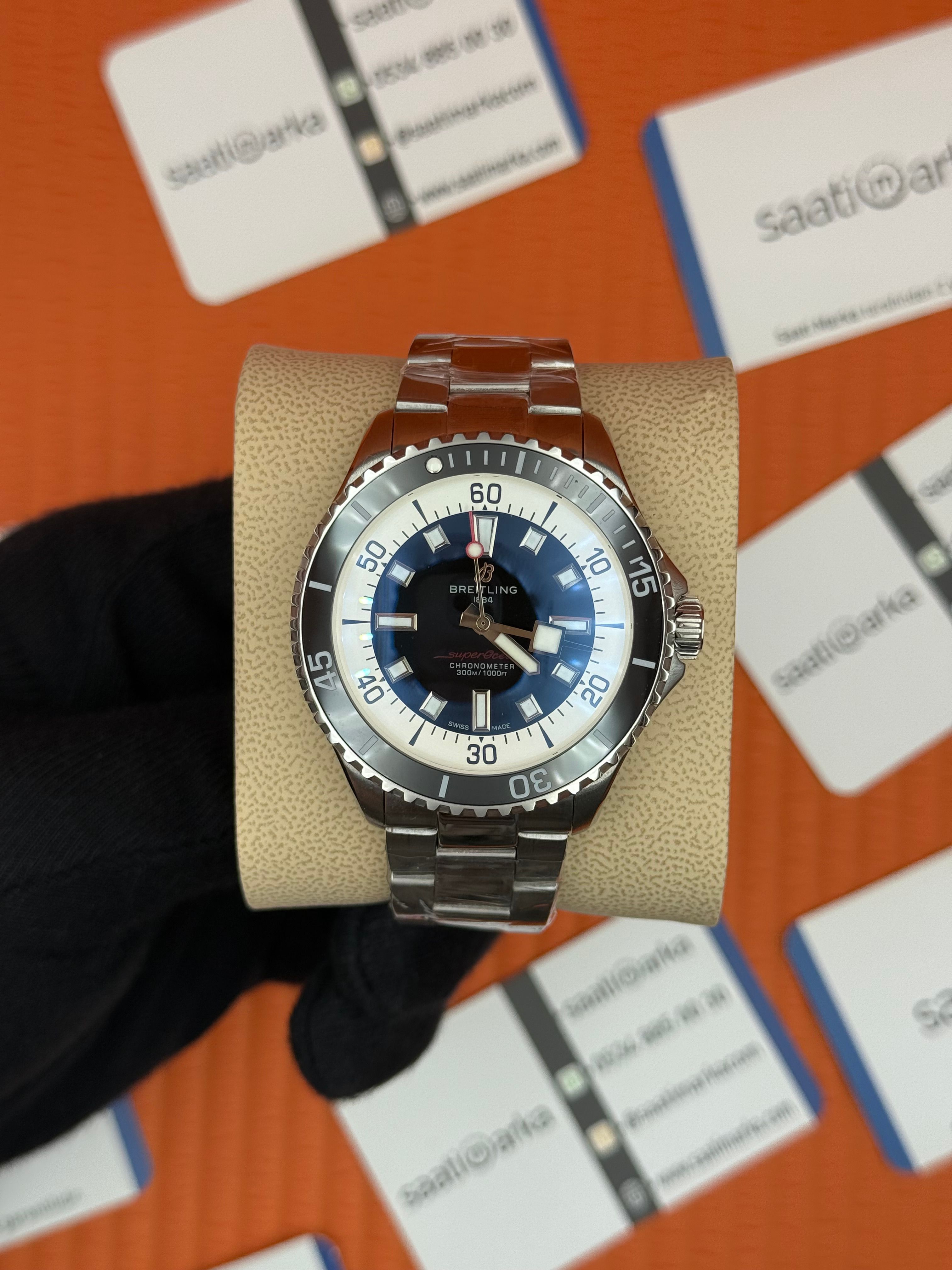 BREITLING Superocean çelik kasa kordon siyah kadran