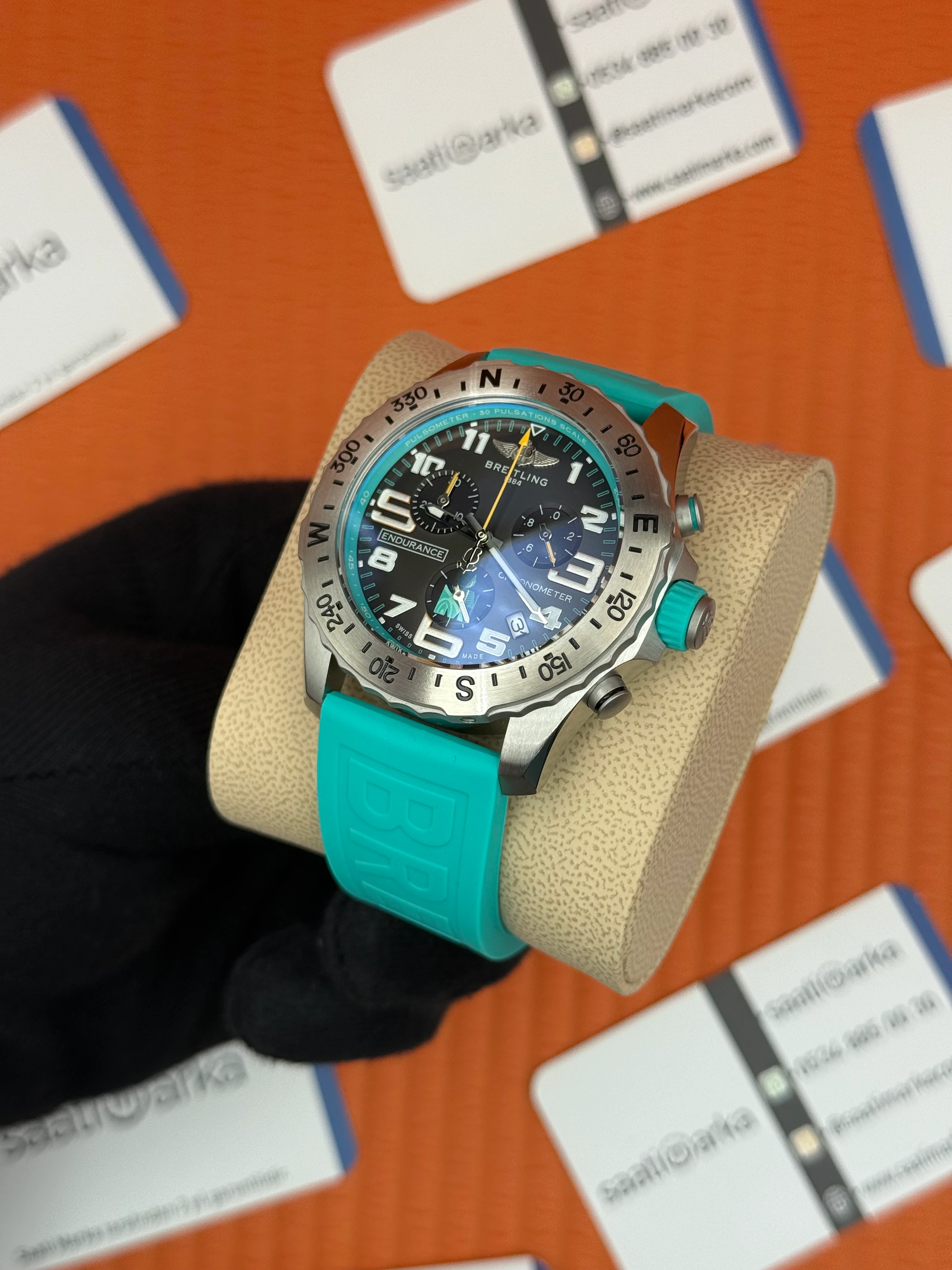 BREITLING Endurance turkuaz kauçuk kordon siyah kadran çelik kasa