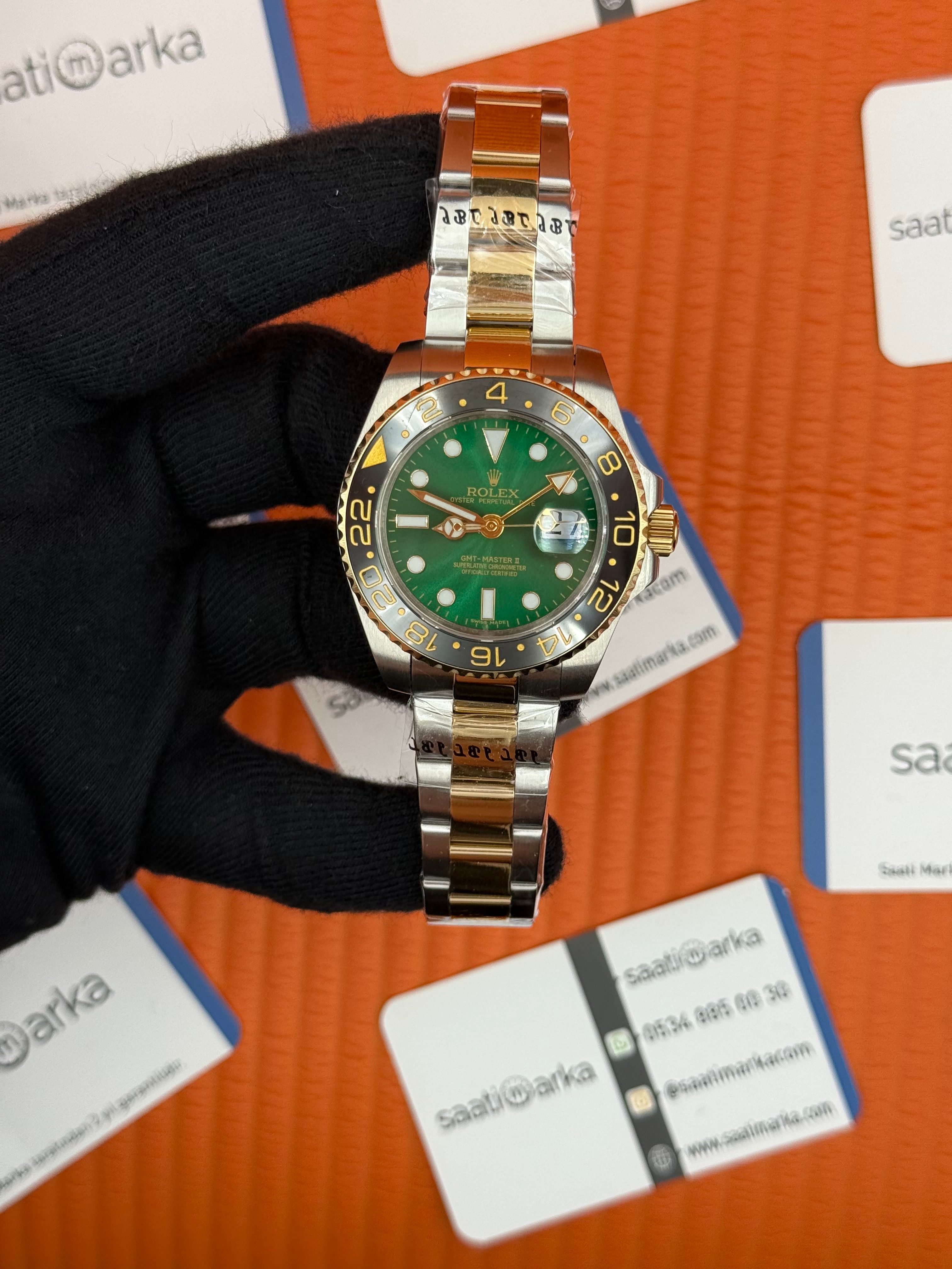 ROLEX Gmt Master green dial black bezel oyster gold silver kordon 40mm