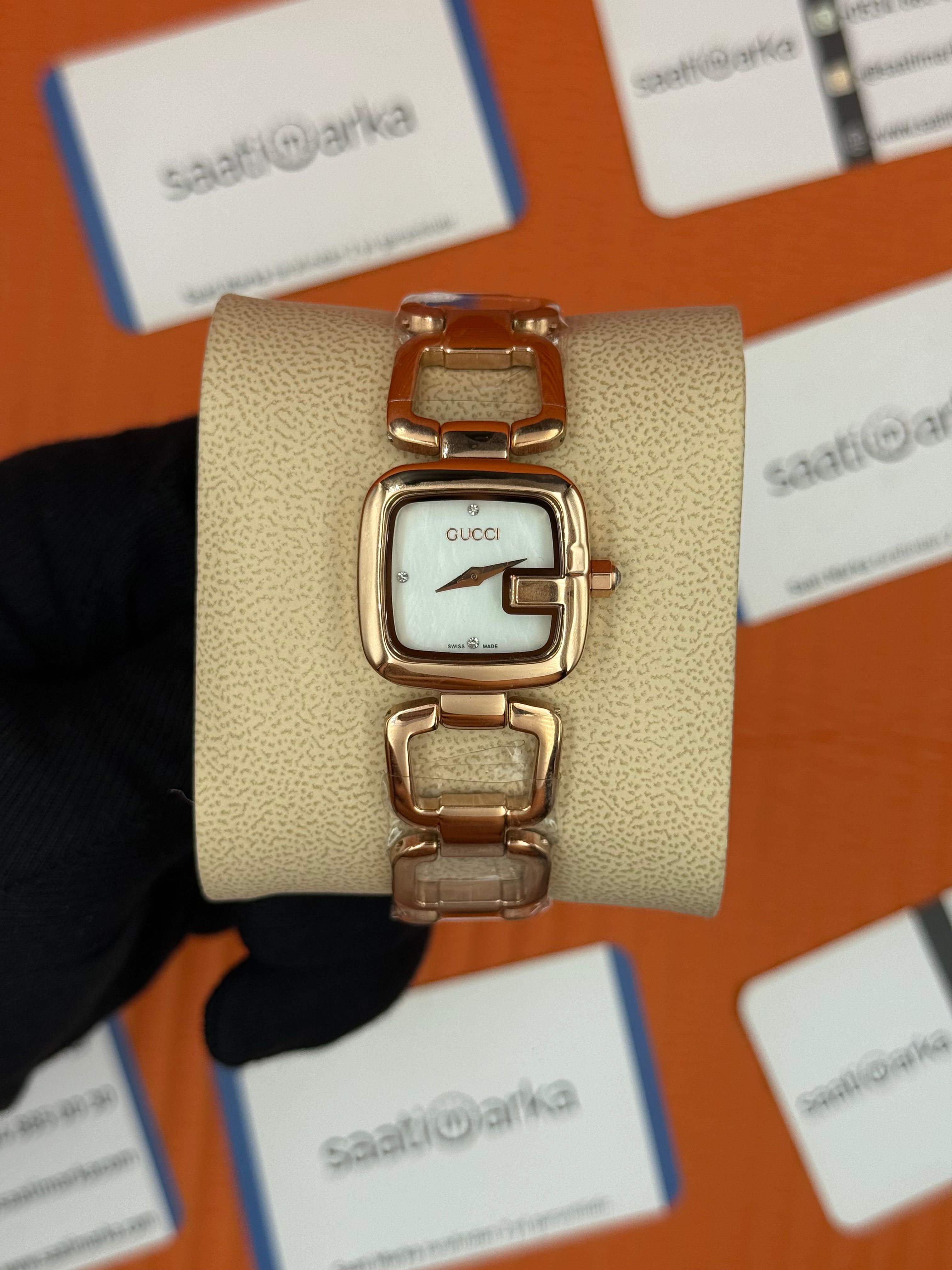 GUCCI YA125513 beyaz kadran rose kasa kordon kadın kol saati