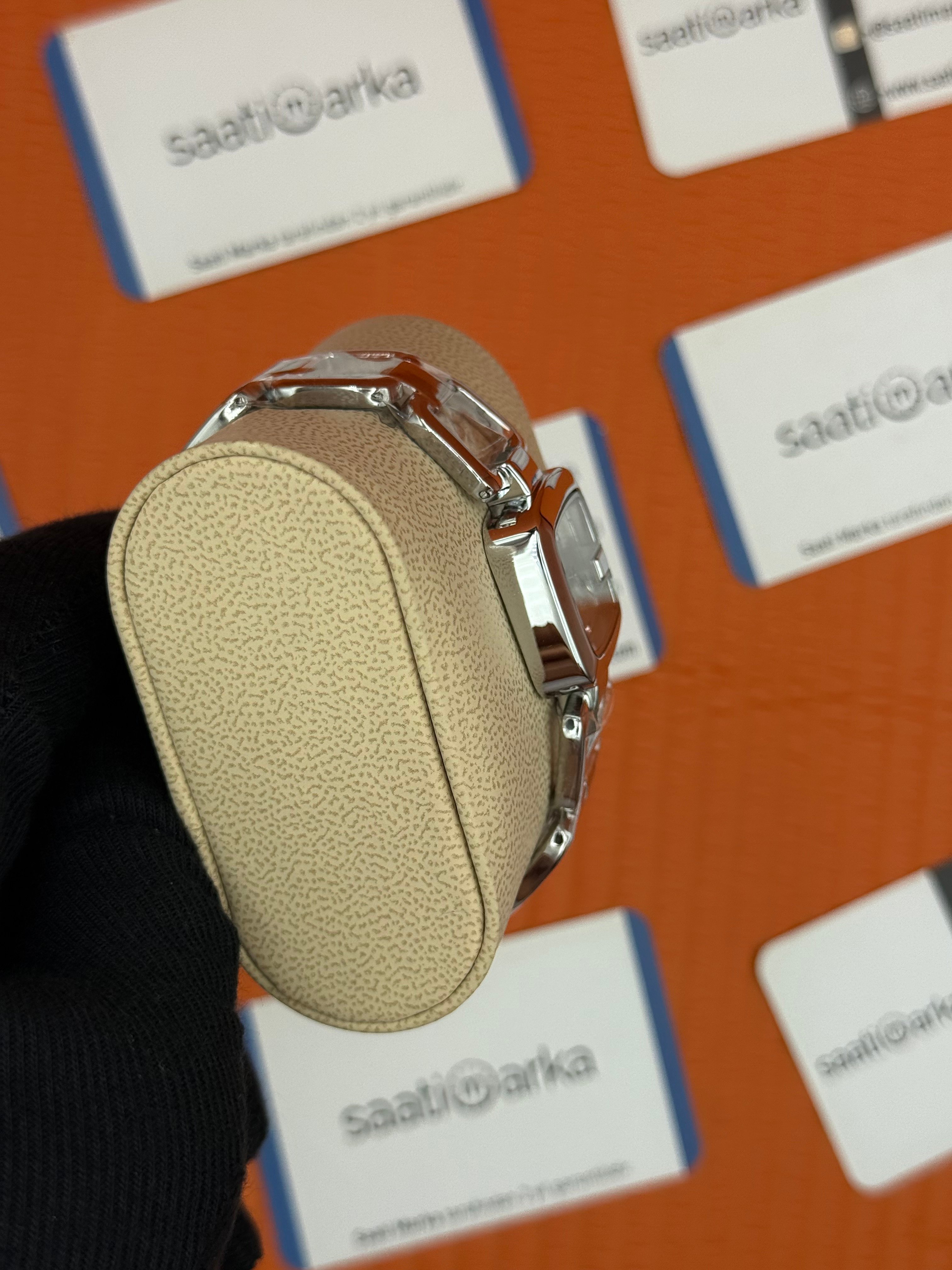 GUCCI YA125406 antrasit kadran silver kasa kordon kadın kol saati