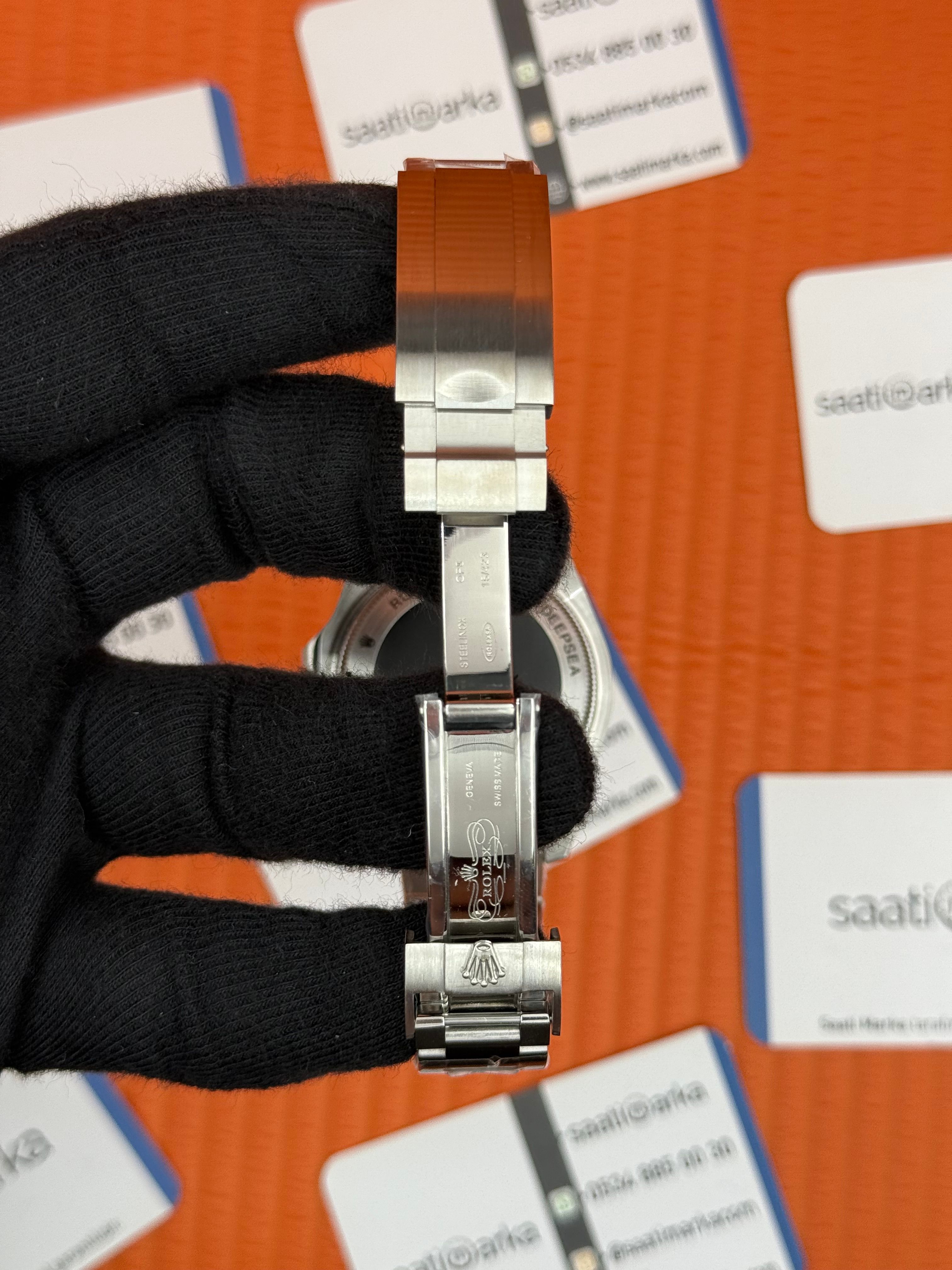 ROLEX Sea Dweller oyster date black dial silver kasa-kordon