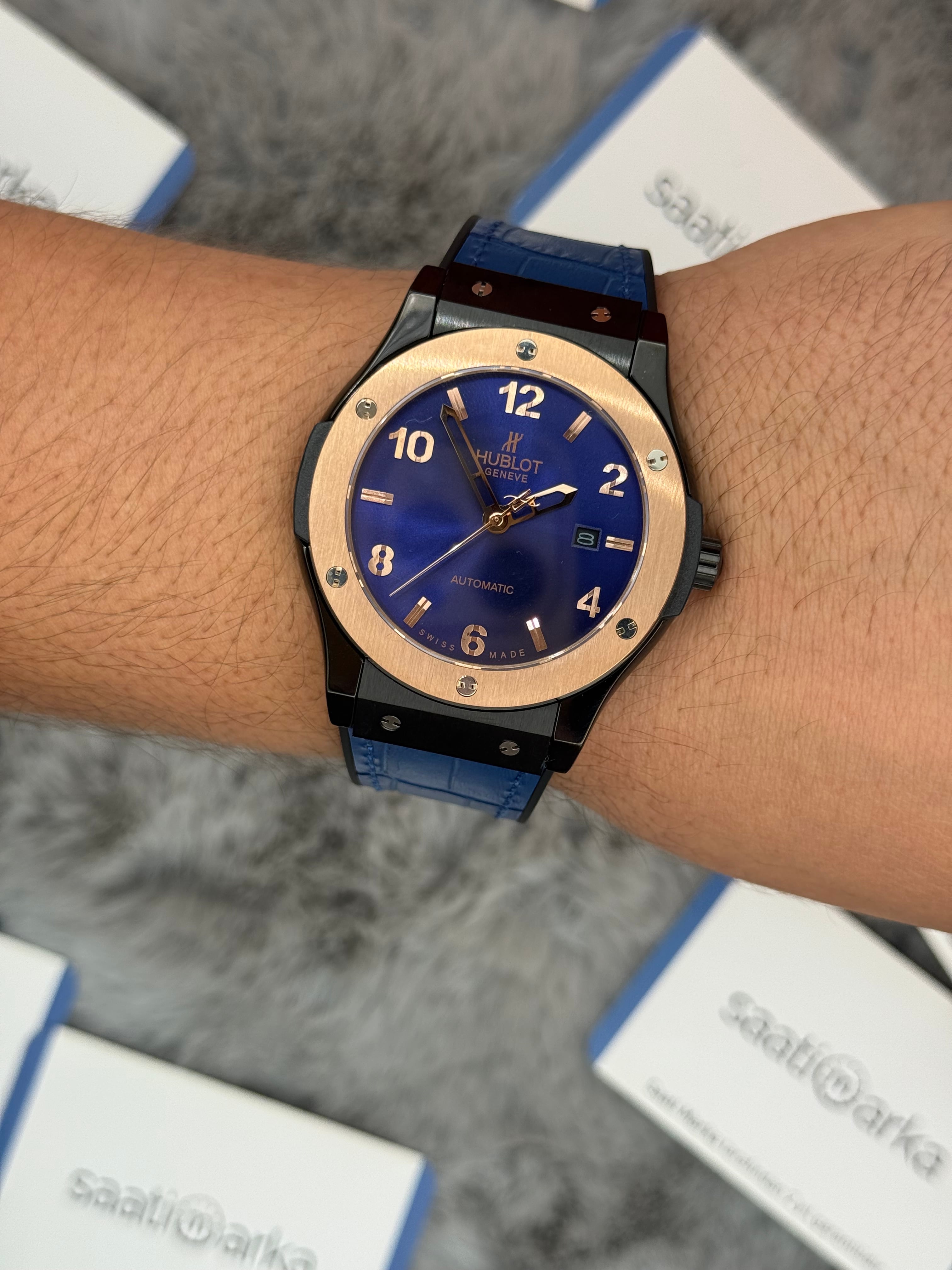 HUBLOT vendome 41mm siyah kasa lacivert kadran lacivert deri kordon erkek kol saati