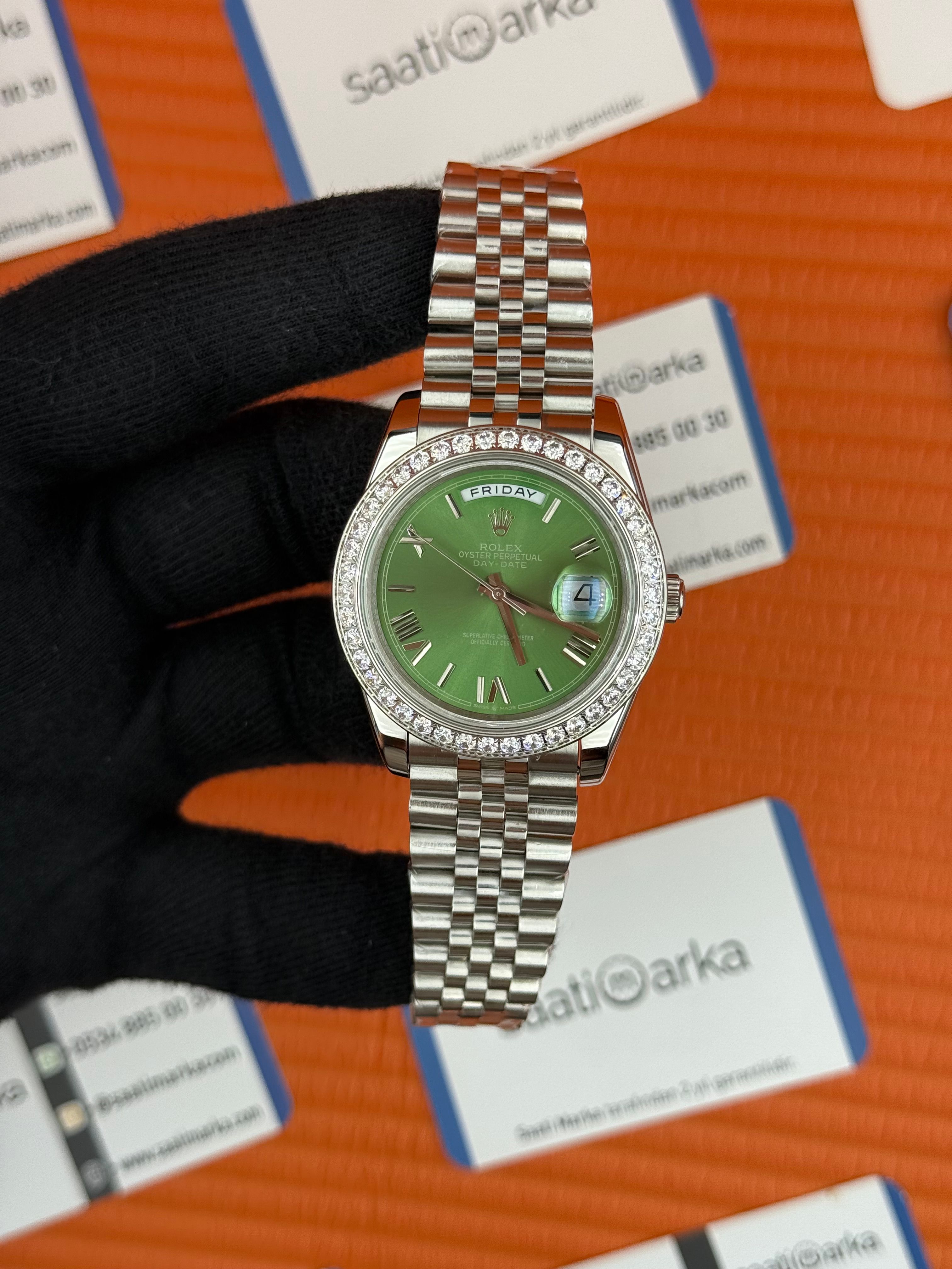 ROLEX Day Date taşlı bezel roma rakamlı yeşil kadran silver jubilee kordon