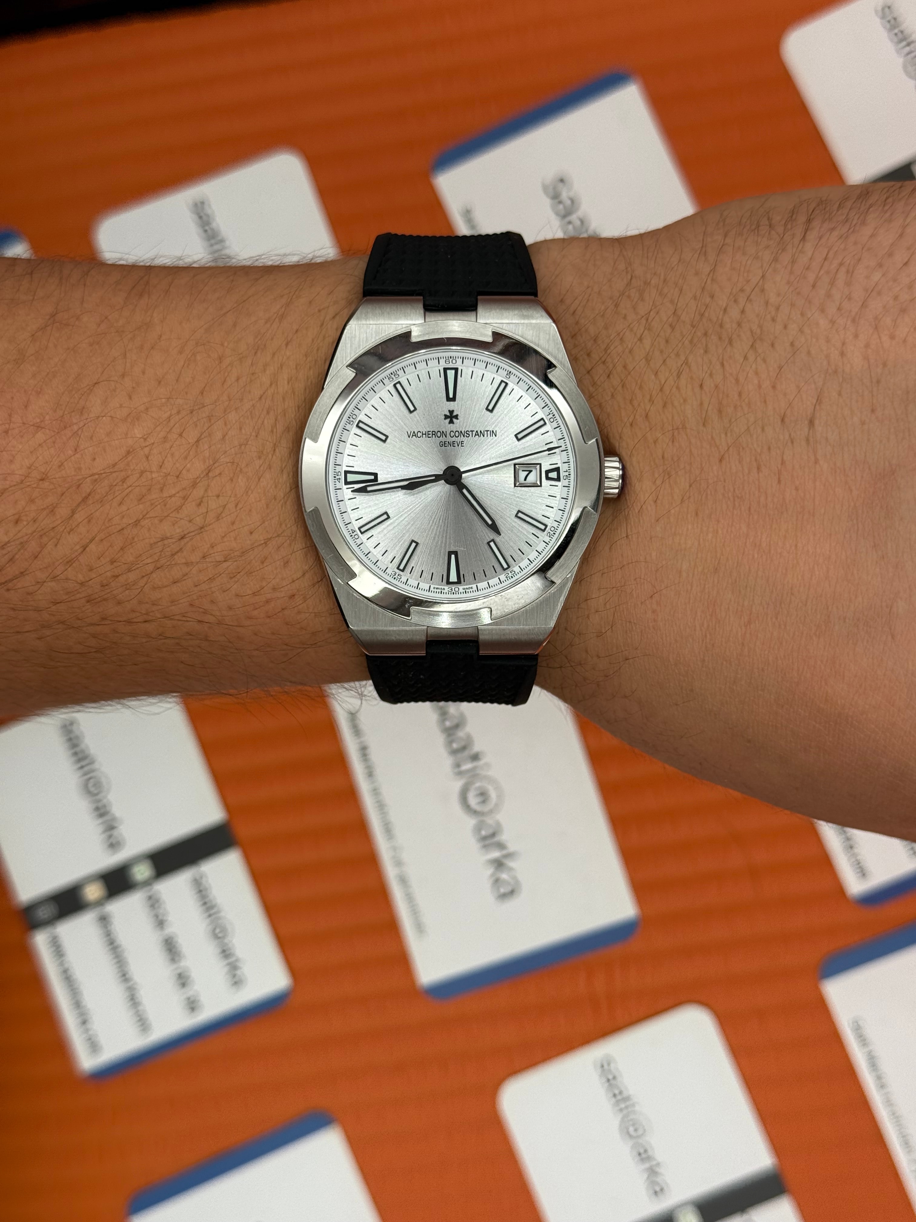 VACHERON CONSTANTIN overseas beyaz kadran silver kasa siyah kauçuk kordon erkek kol saati