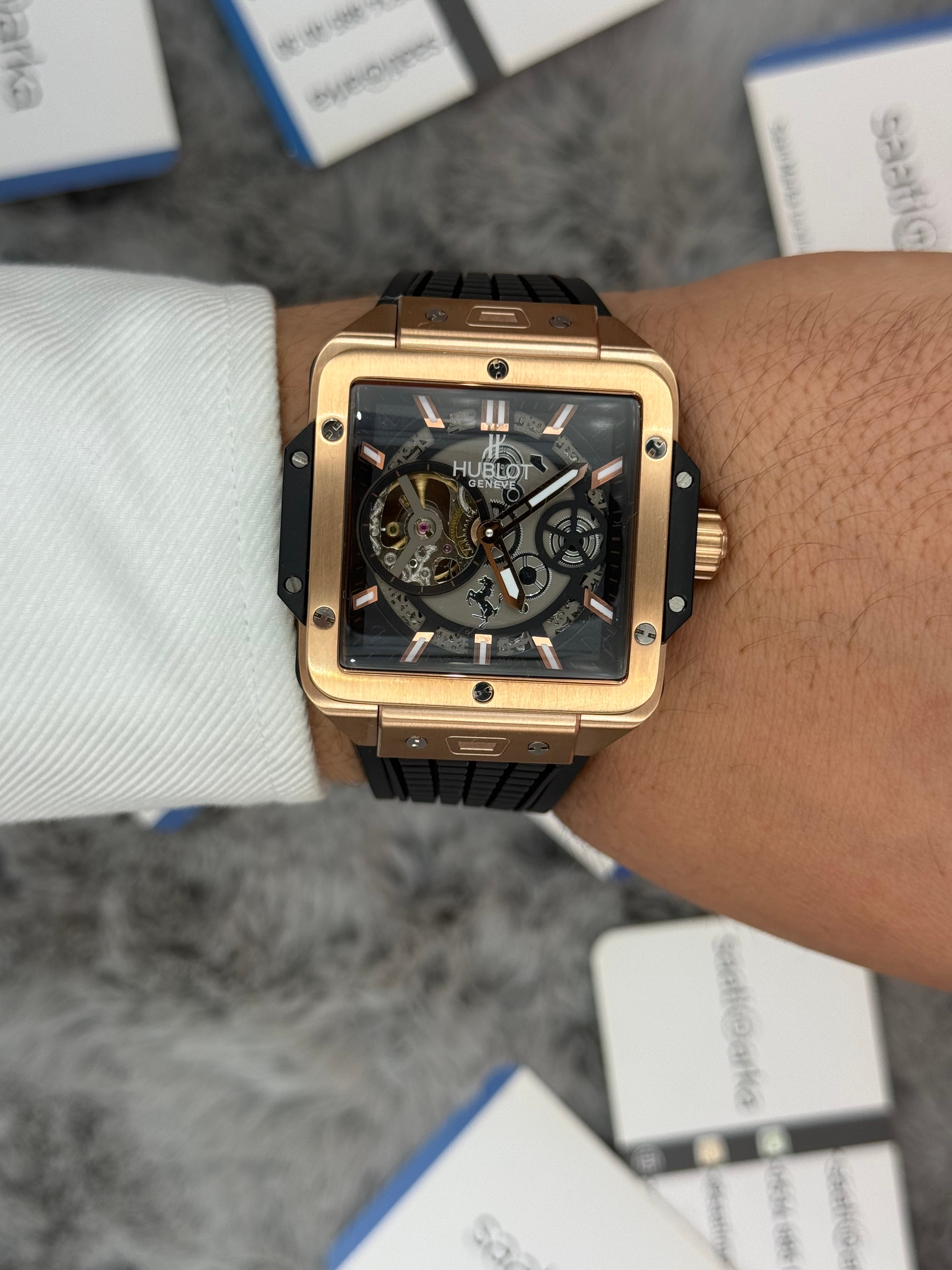 HUBLOT square bang tourbillon 42mm rose kasa siyah kauçuk kordon erkek kol saati