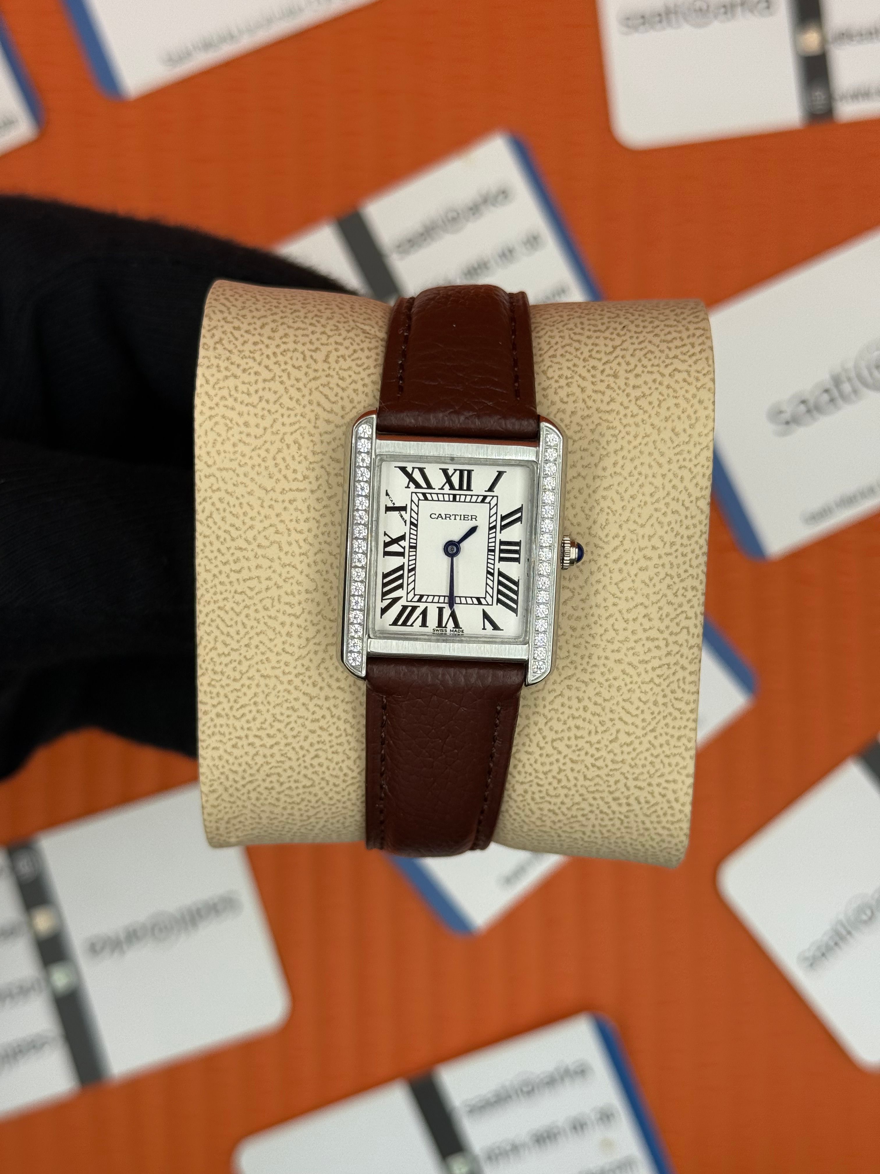 CARTIER Tank 29mm kadın kol saati silver kasa taşlı bezel kahverengi deri kordon