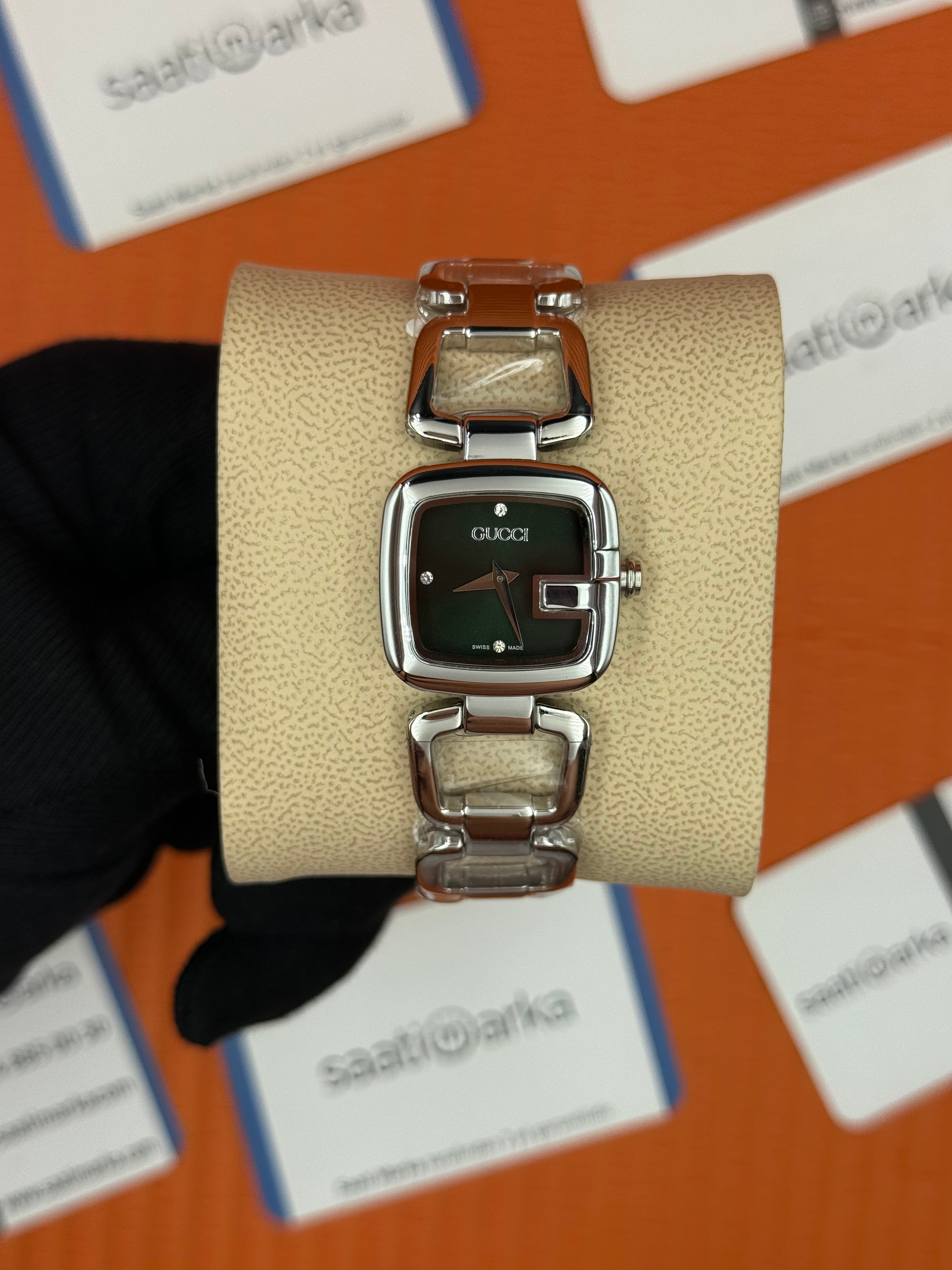 GUCCI YA125509 yeşil kadran silver kasa kordon kadın kol saati