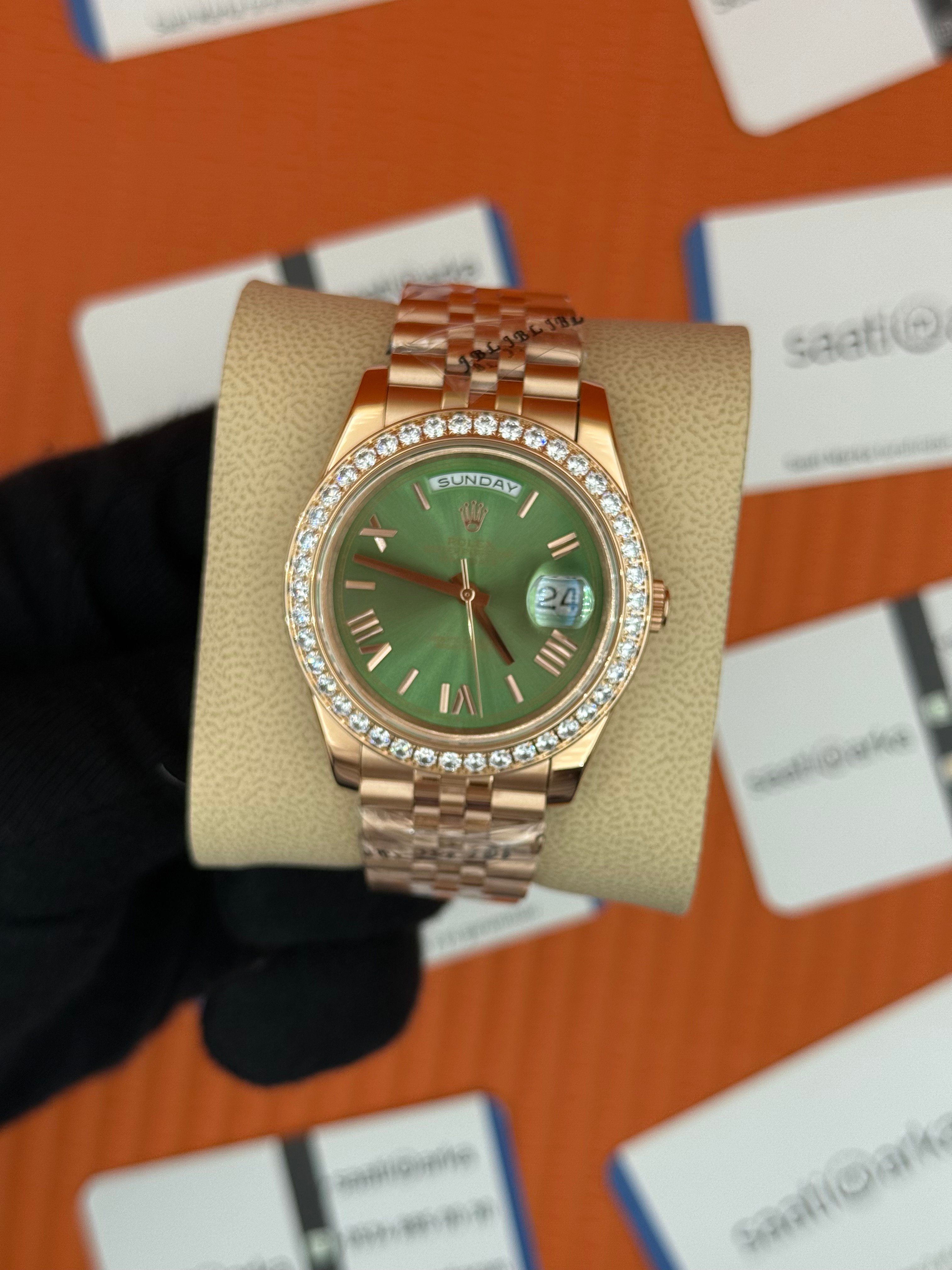 ROLEX Day Date taşlı bezel  roma rakamlı yeşil kadran rose kasa-kordon jubilee