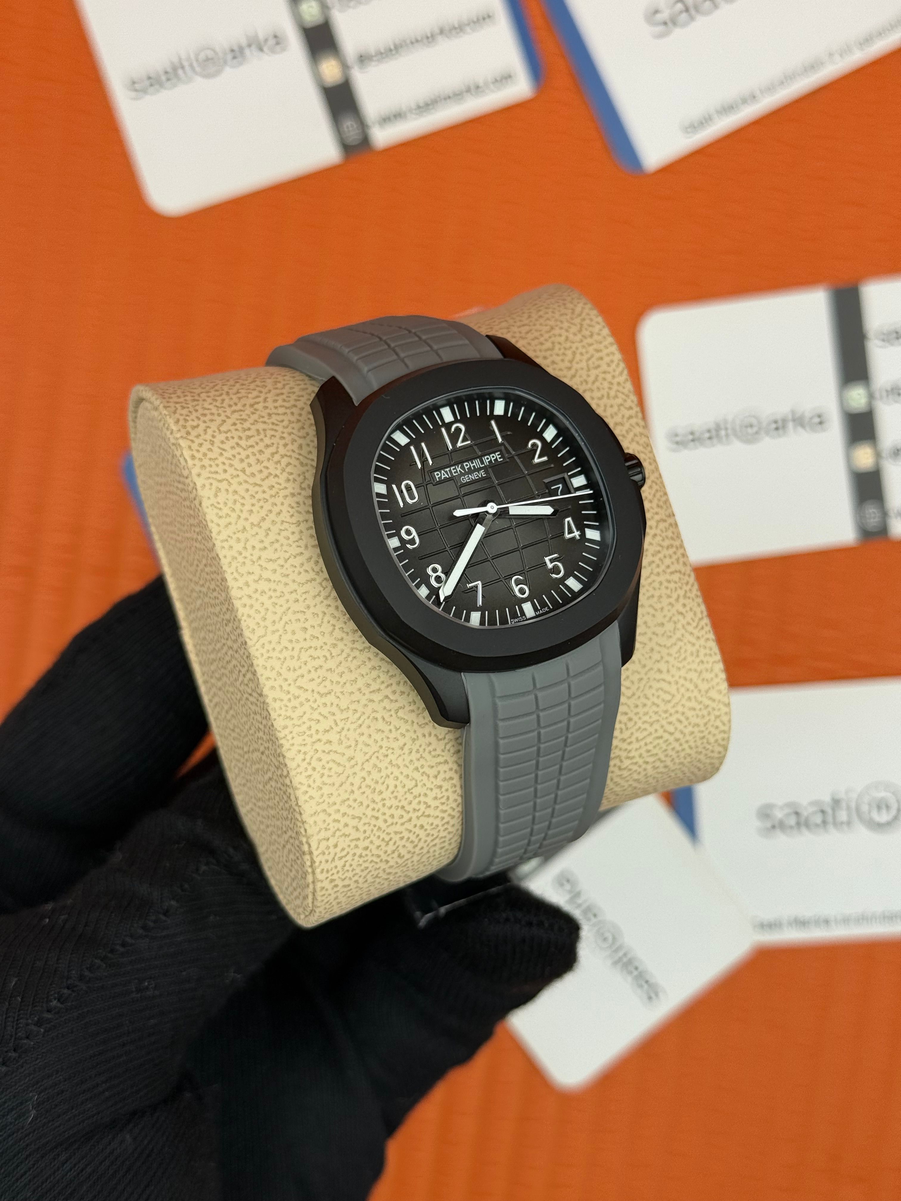 PATEK PHILIPPE Aquanaut gri kadran gri kauçuk kordon siyah çelik kasa 