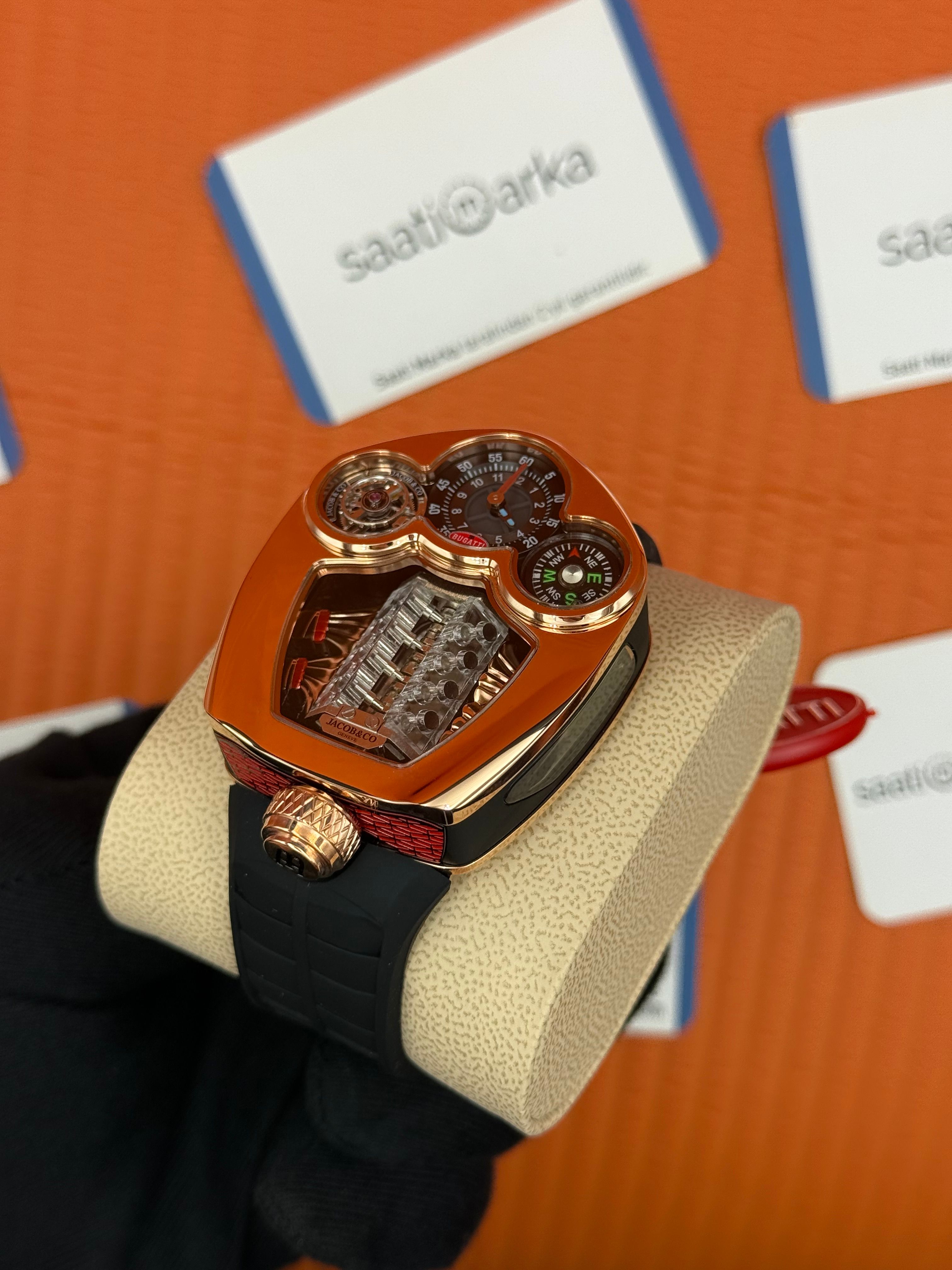 JACOB&CO BUGATTI turbillon kadran siyah kauçuk kordon rose kasa 