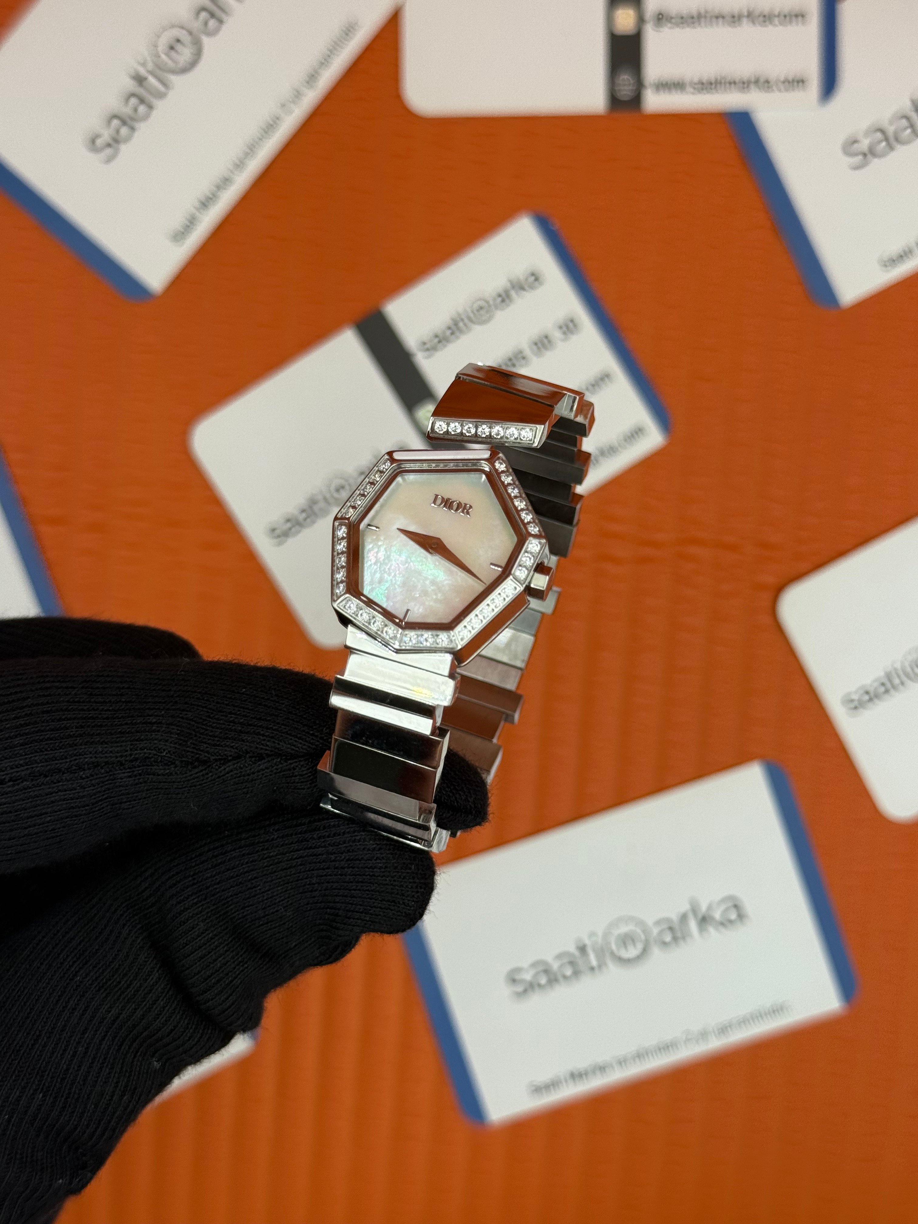 DİOR beyaz kadran taşı bezel silver kasa kordon kadın kol saati