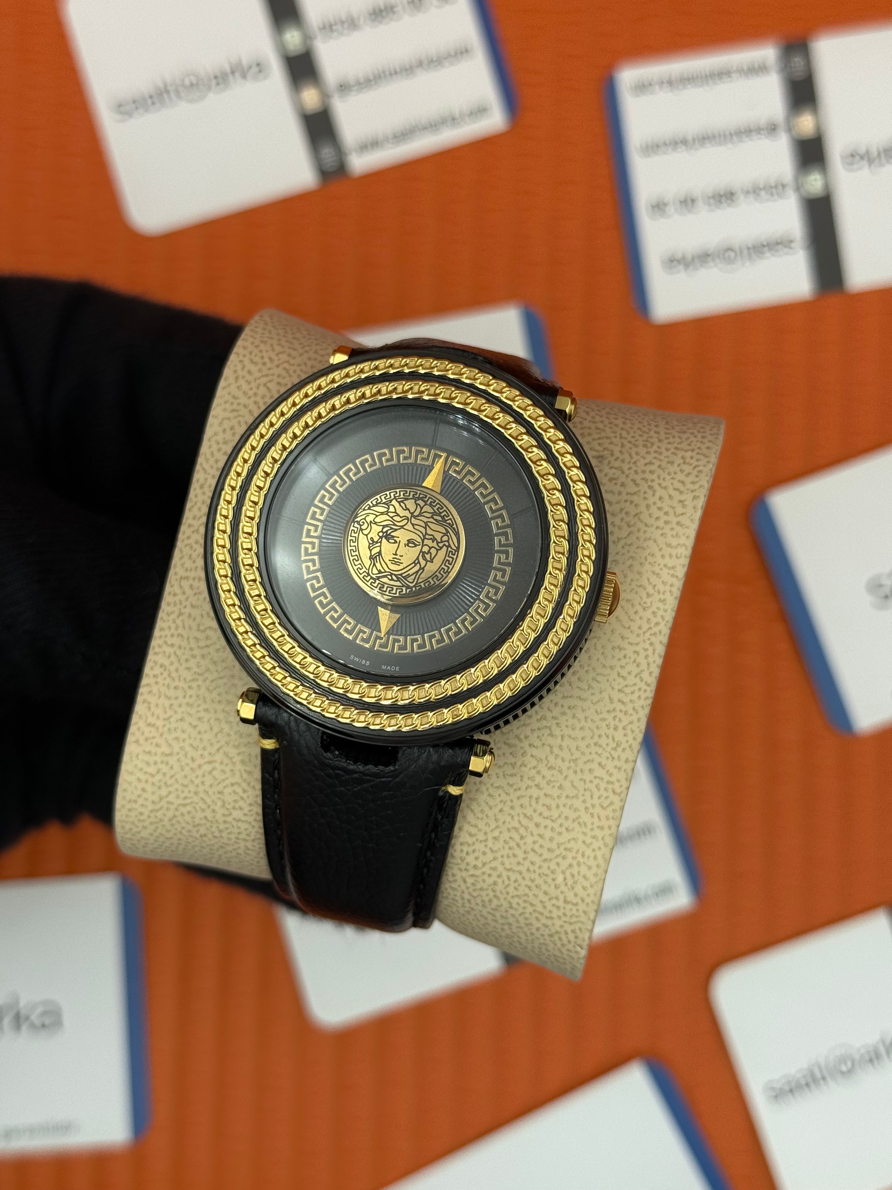 VERSACE ERKEK KOL SAATİ SİYAH DERİ KORDON ÇELİK KASA 