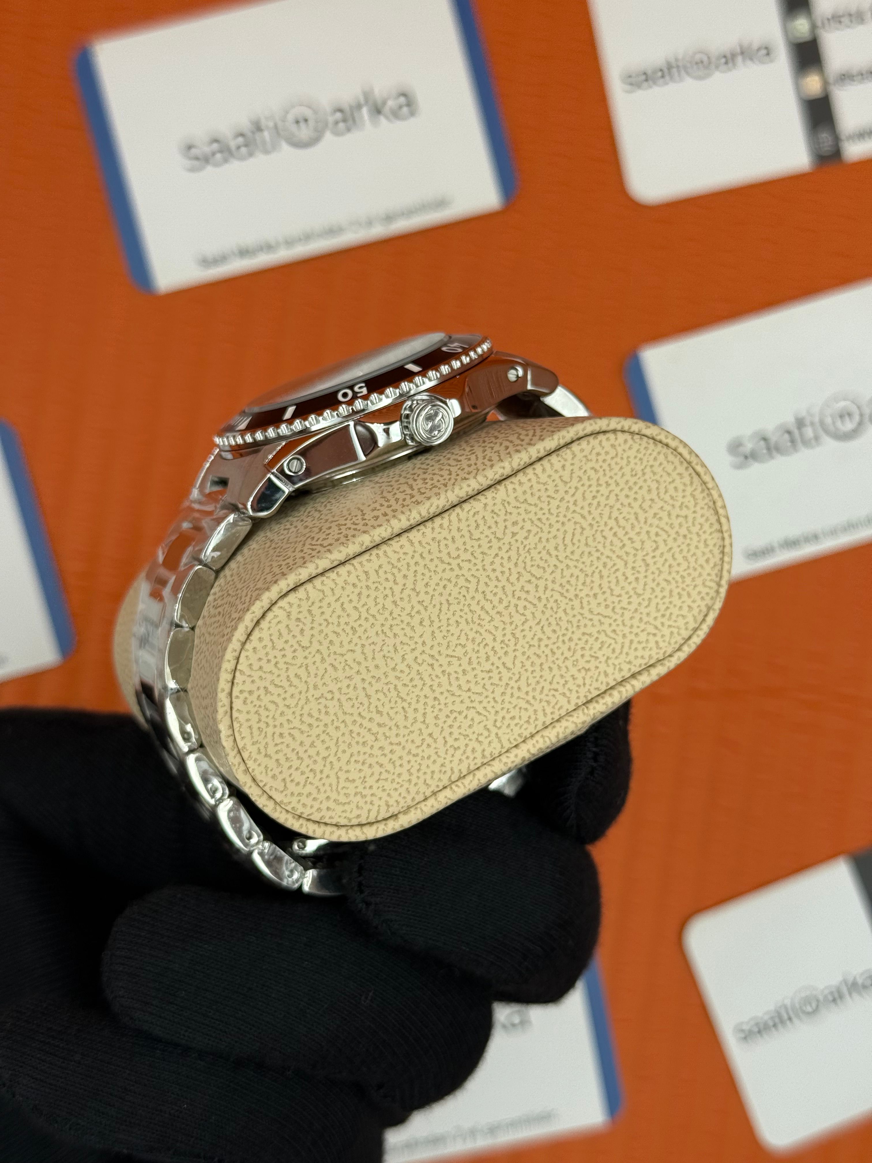 GUCCI DİVE 300M siyah kadran silver kasa kordon siyah bezel