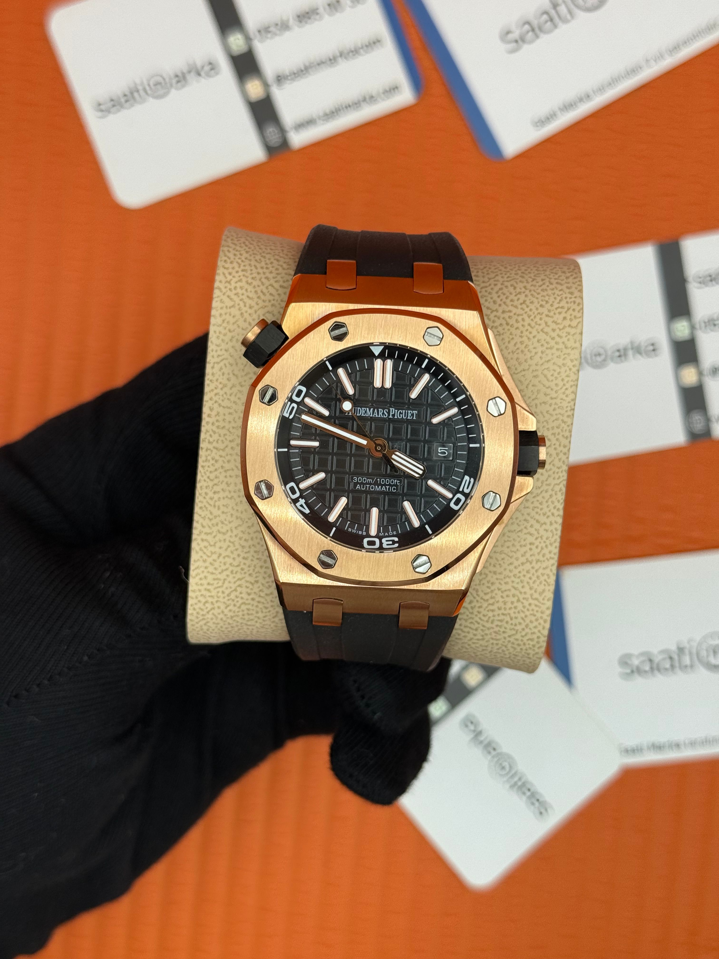 AUDEMARS PİGUET ROYAL OAK SİYAH KAUÇUK KORDON ROSE KASA SİYAH KADRAN