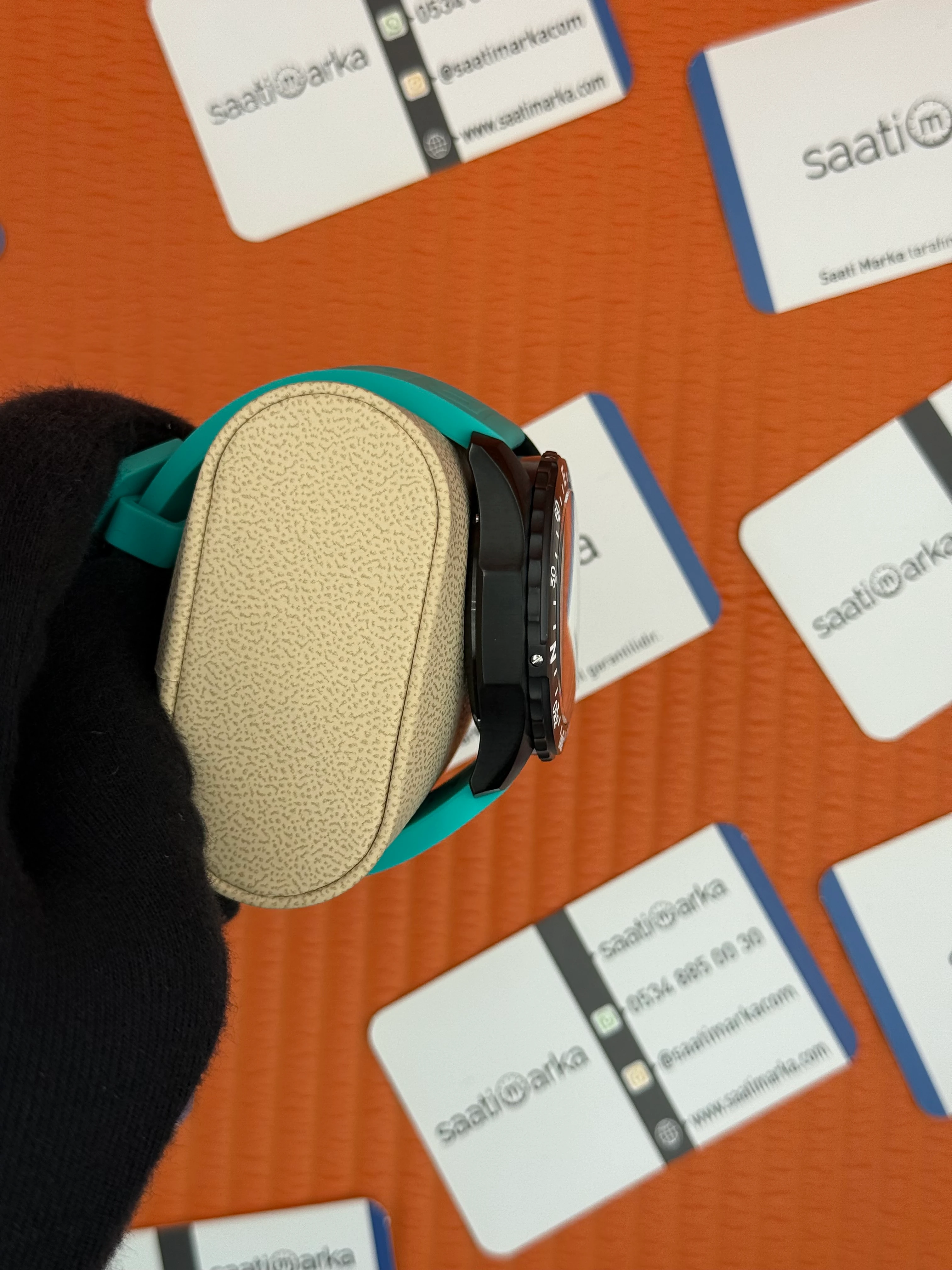 BREITLING Endurance turkuaz kauçuk kordon siyah kadran çelik kasa