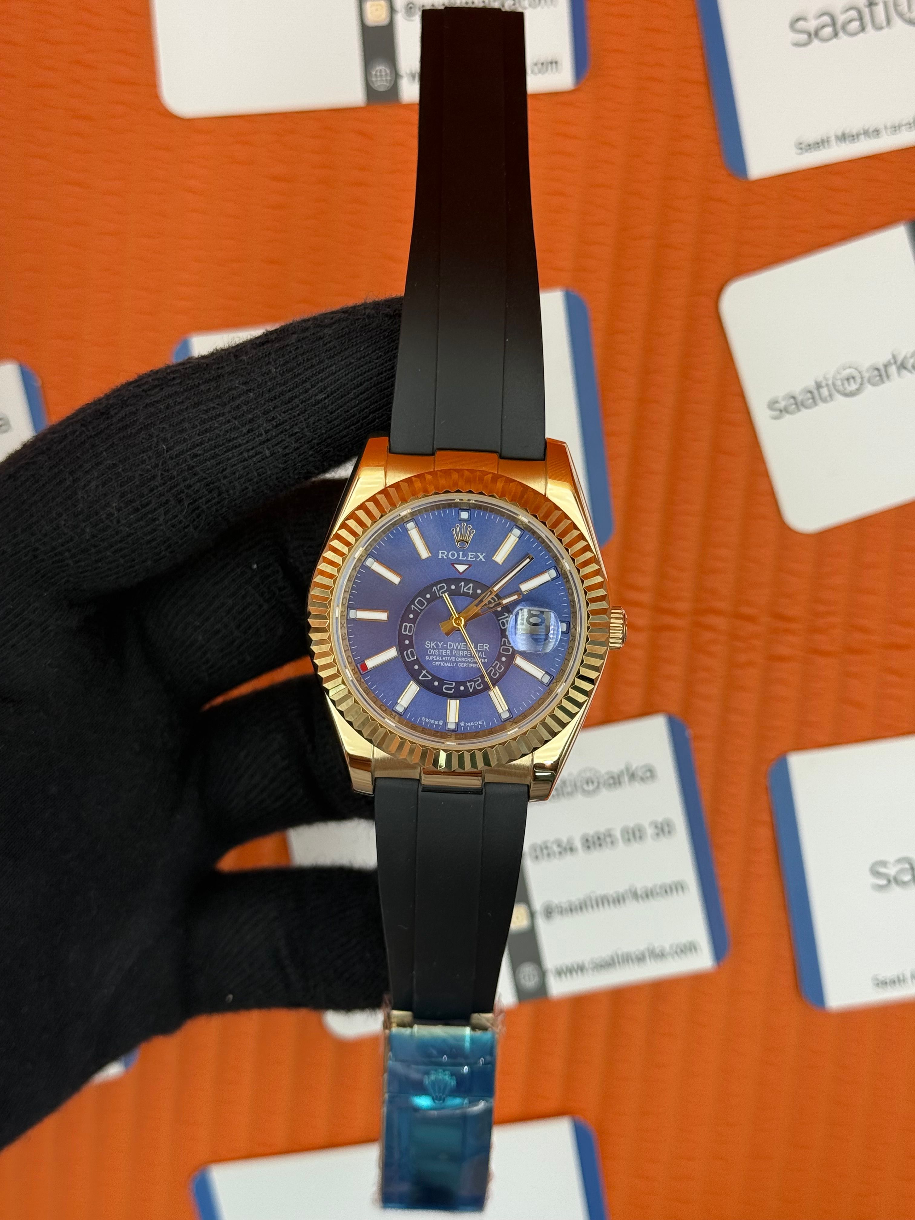 ROLEX Sky Dweller blue dial gold kasa siyah kauçuk kordon