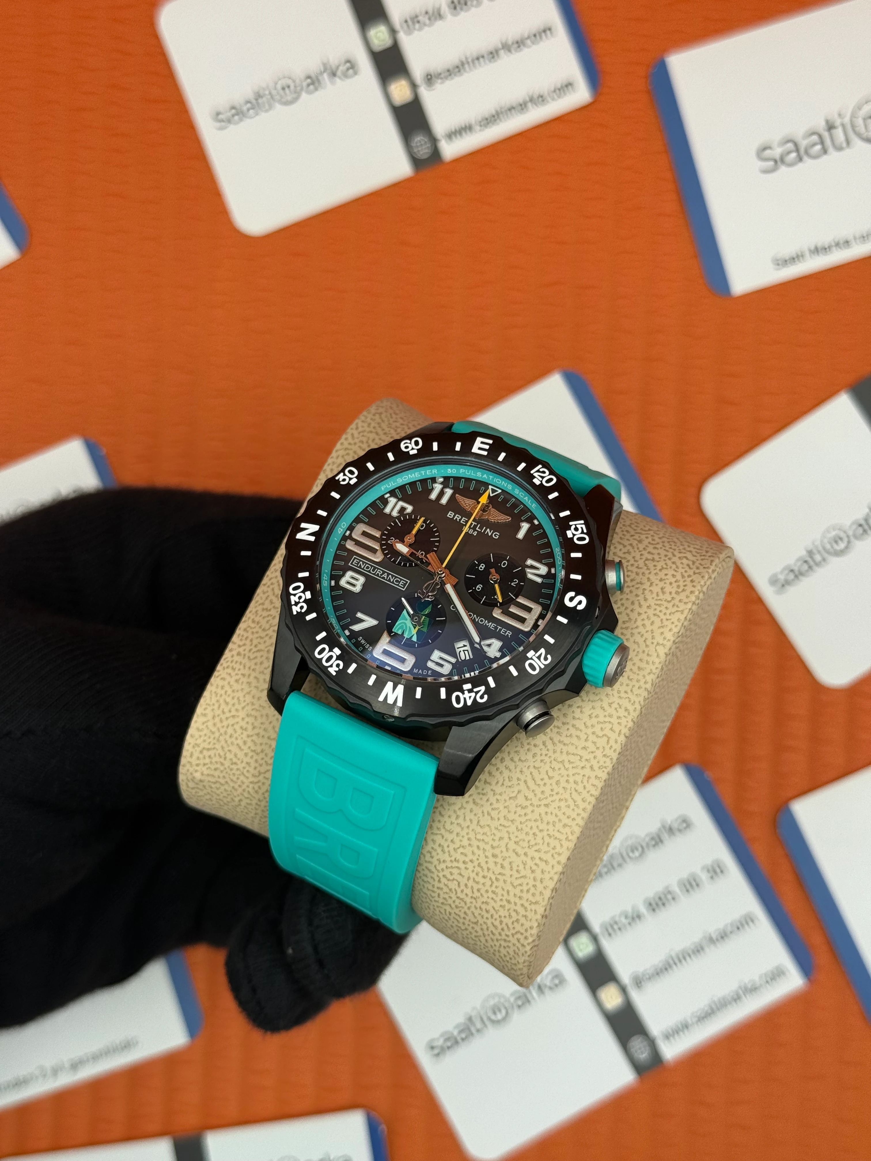 BREITLING Endurance turkuaz kauçuk kordon siyah kadran çelik kasa