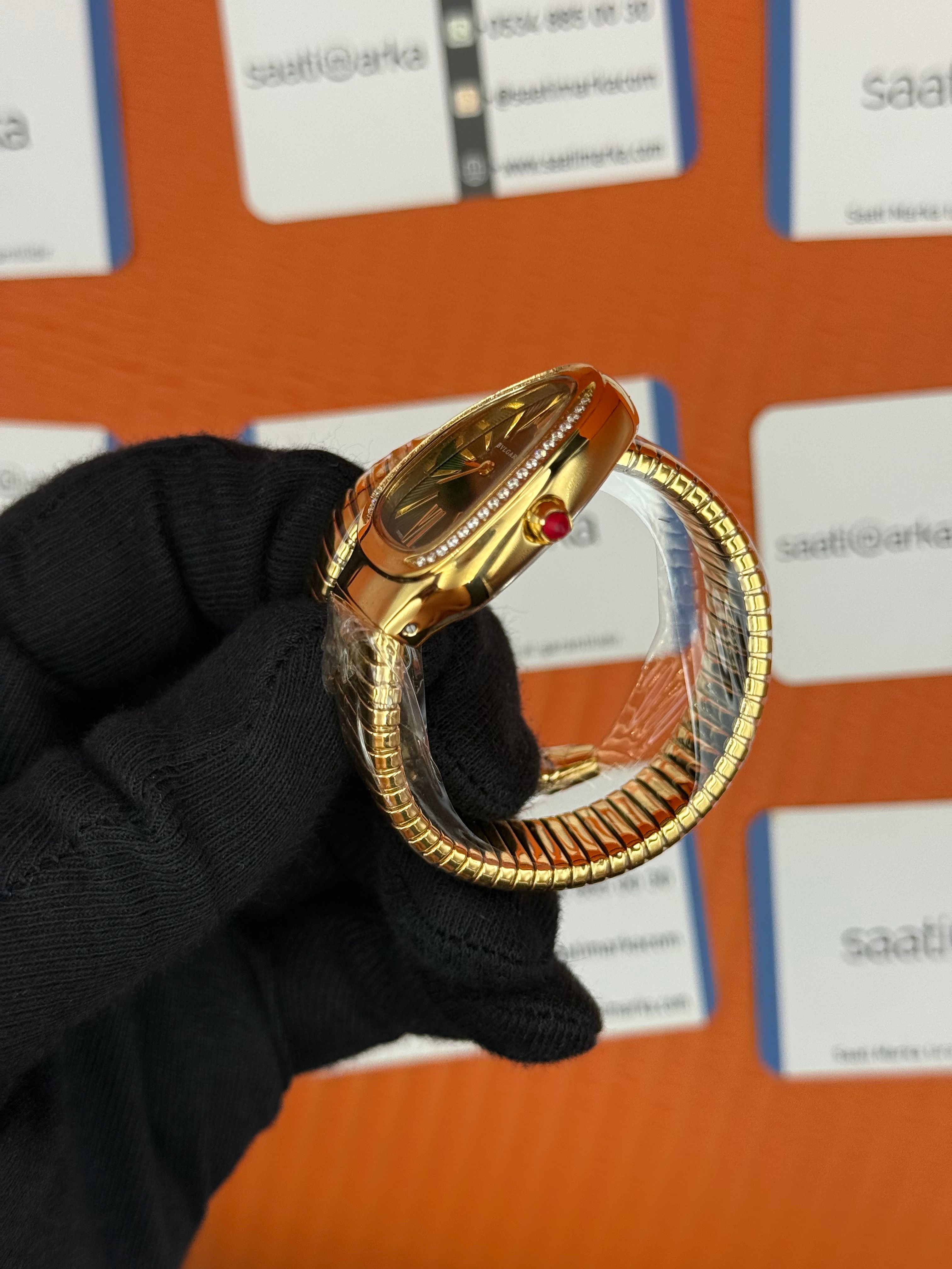 BVLGARİ serpenti tek sarma gold kordon taşlı bezel yeşil kadran kadın kol saati