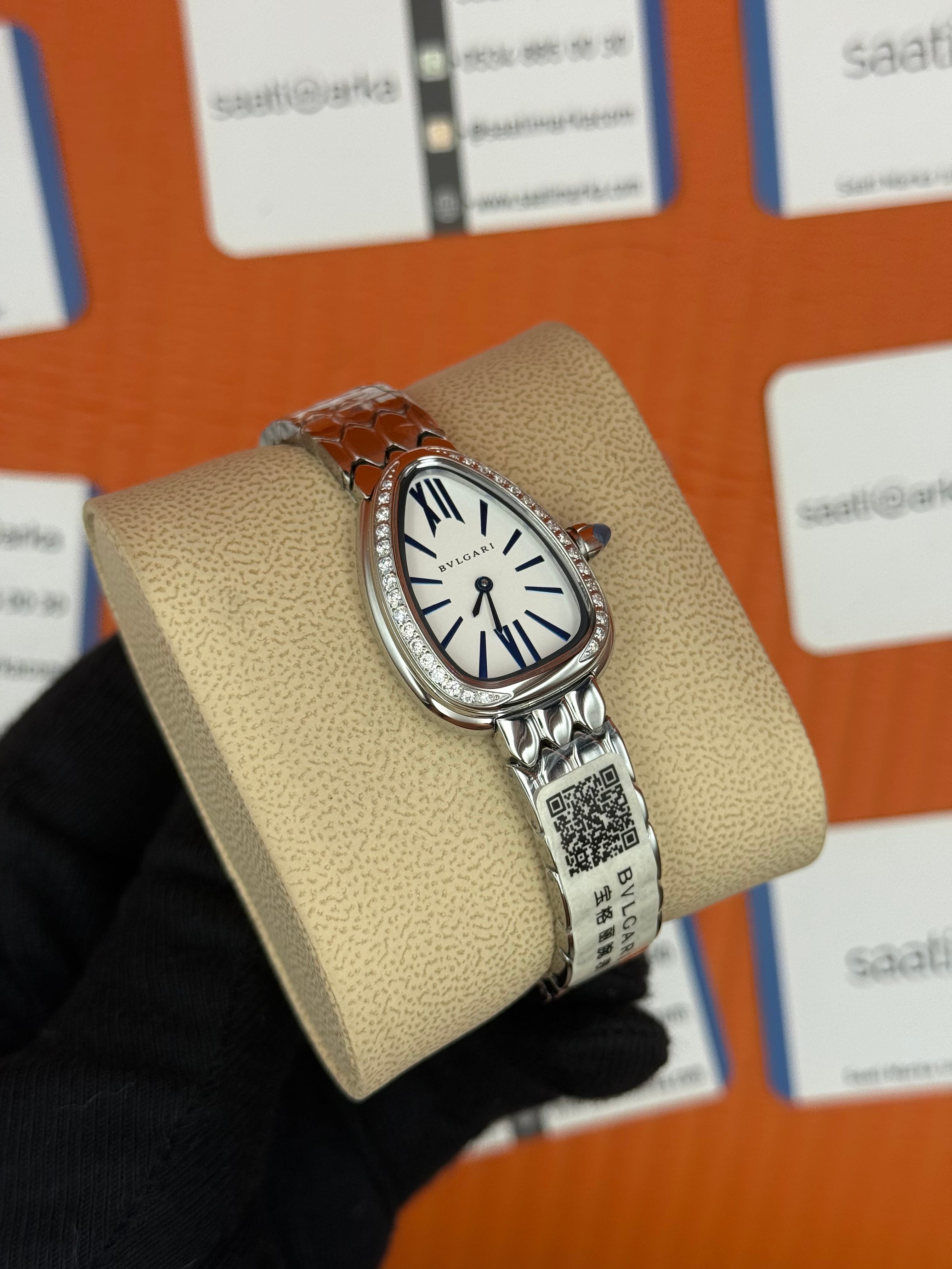 BVLGARİ serpenti seduttori taşlı bezel beyaz kadran silver kasa kordon  kadın kol saati