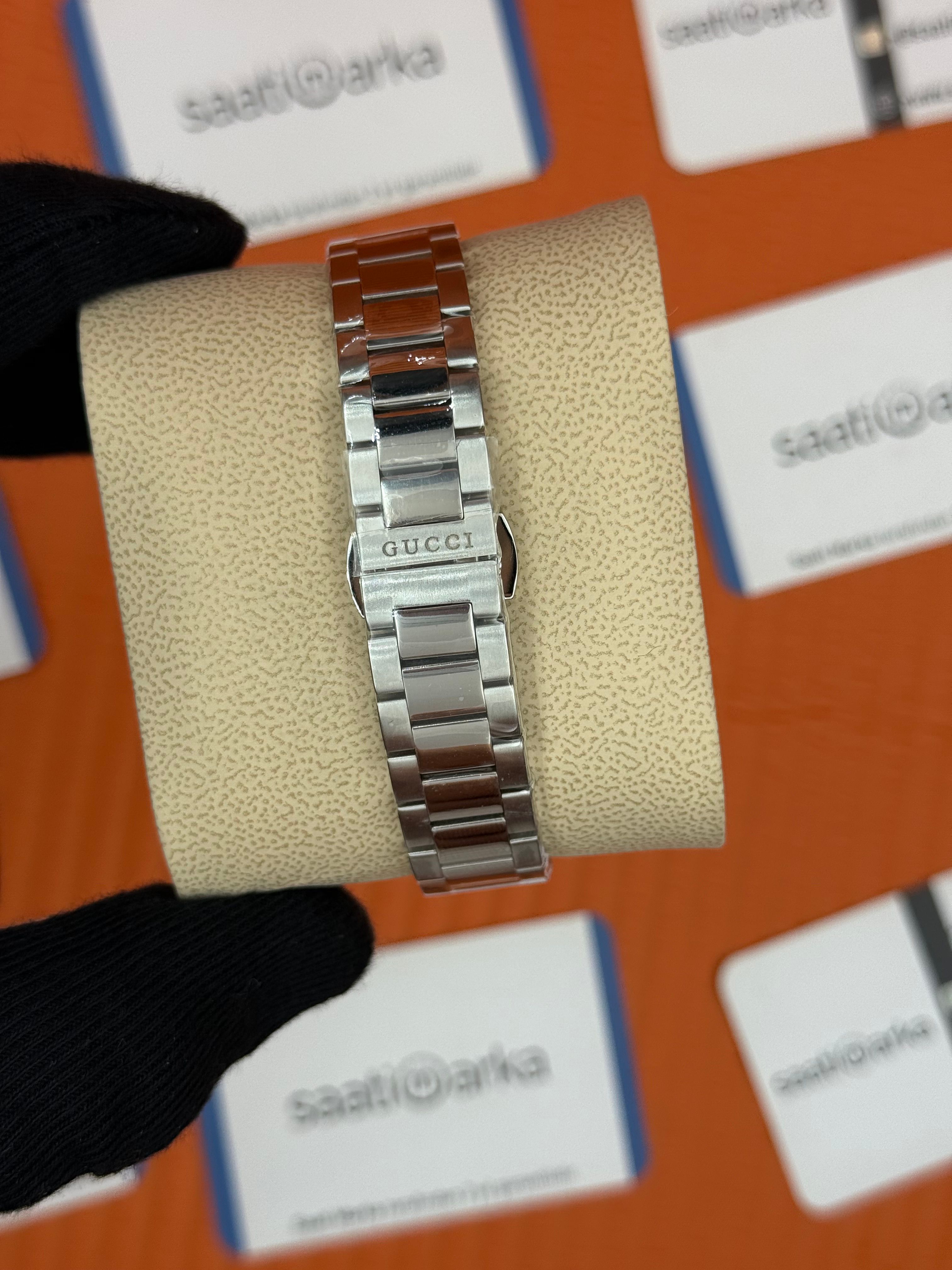 GUCCI YA126283 siyah kadran silver kasa kordon kadın kol saati
