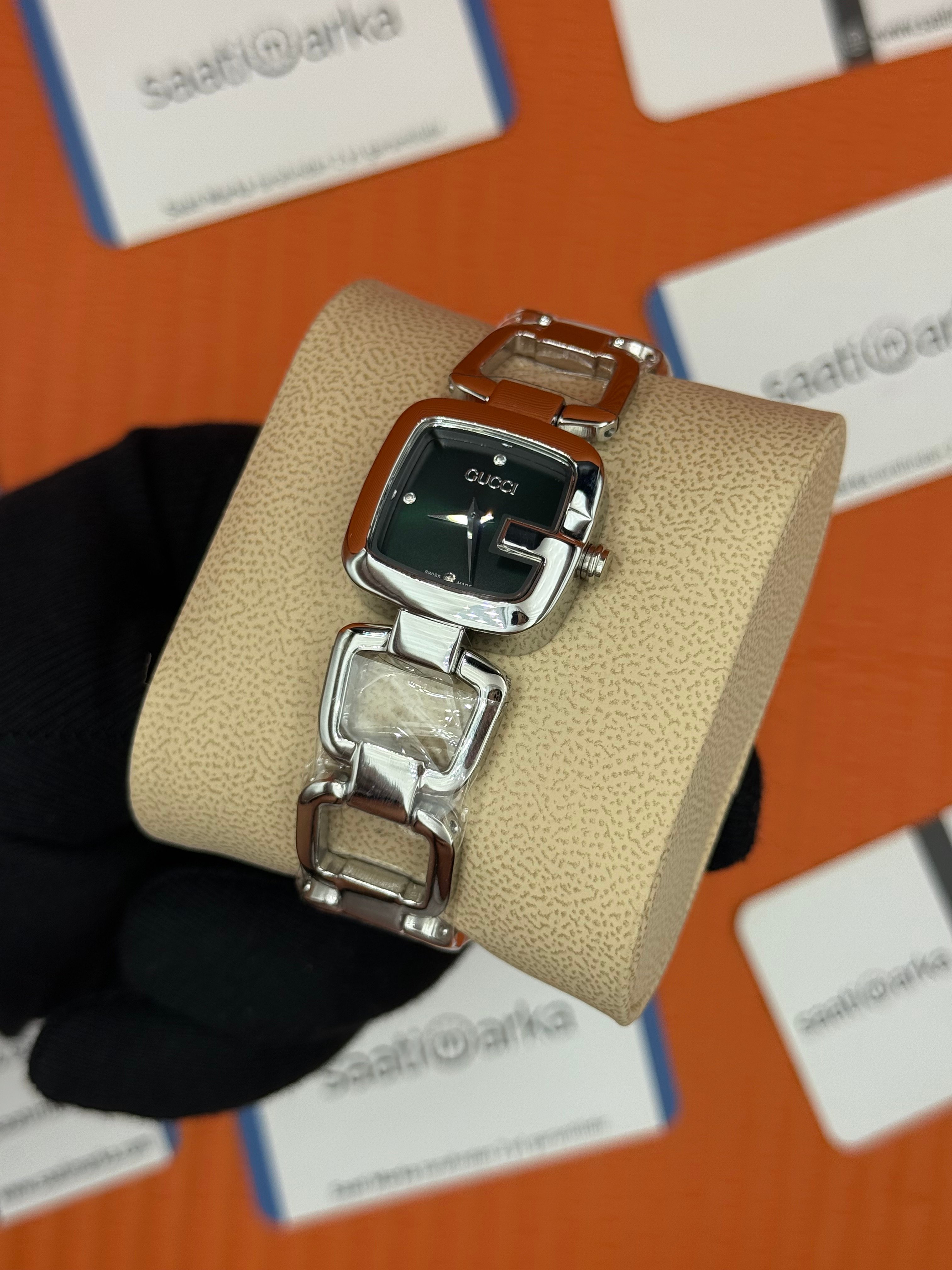 GUCCI YA125509 yeşil kadran silver kasa kordon kadın kol saati