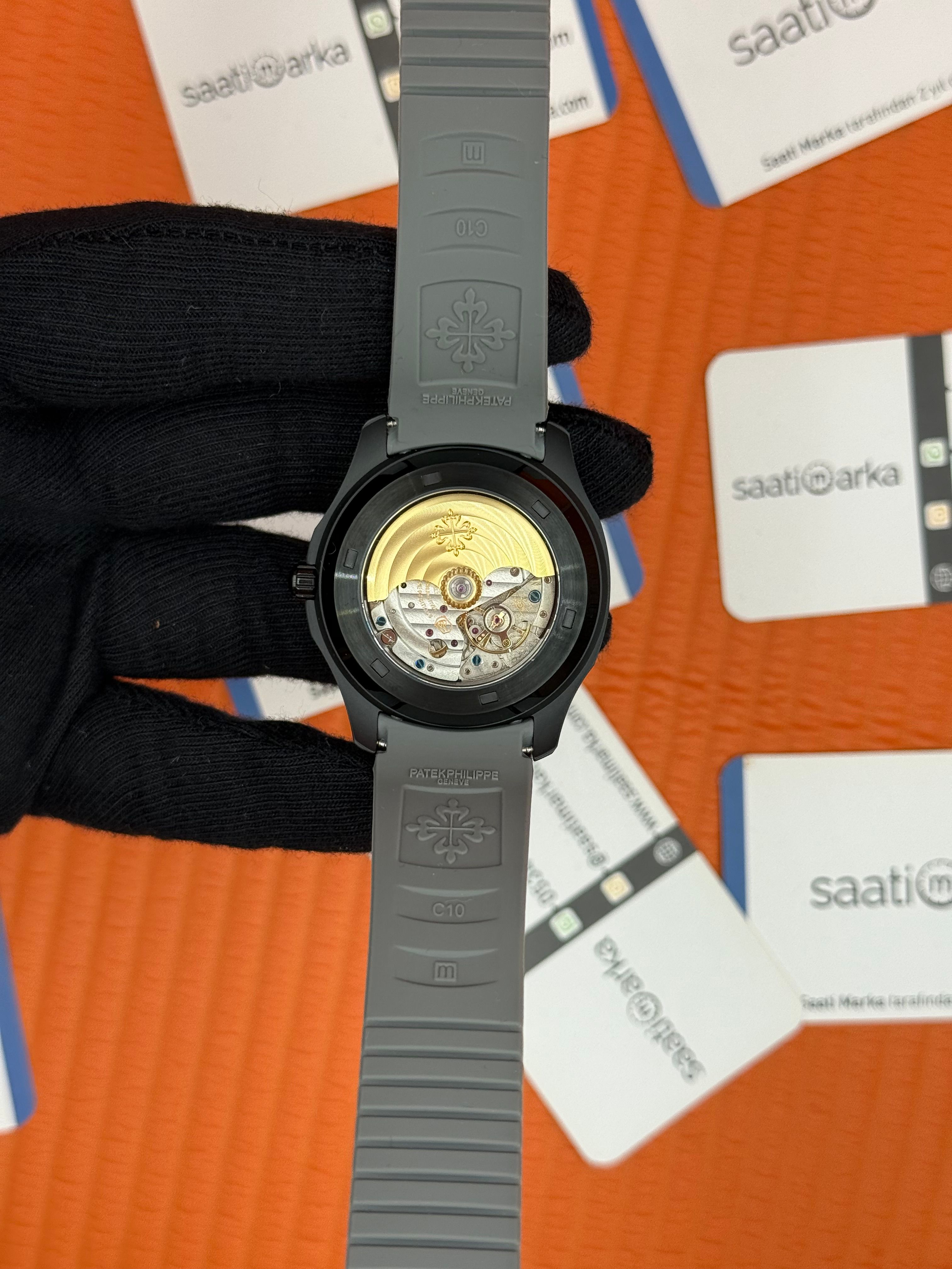 PATEK PHILIPPE Aquanaut gri kadran gri kauçuk kordon siyah çelik kasa 