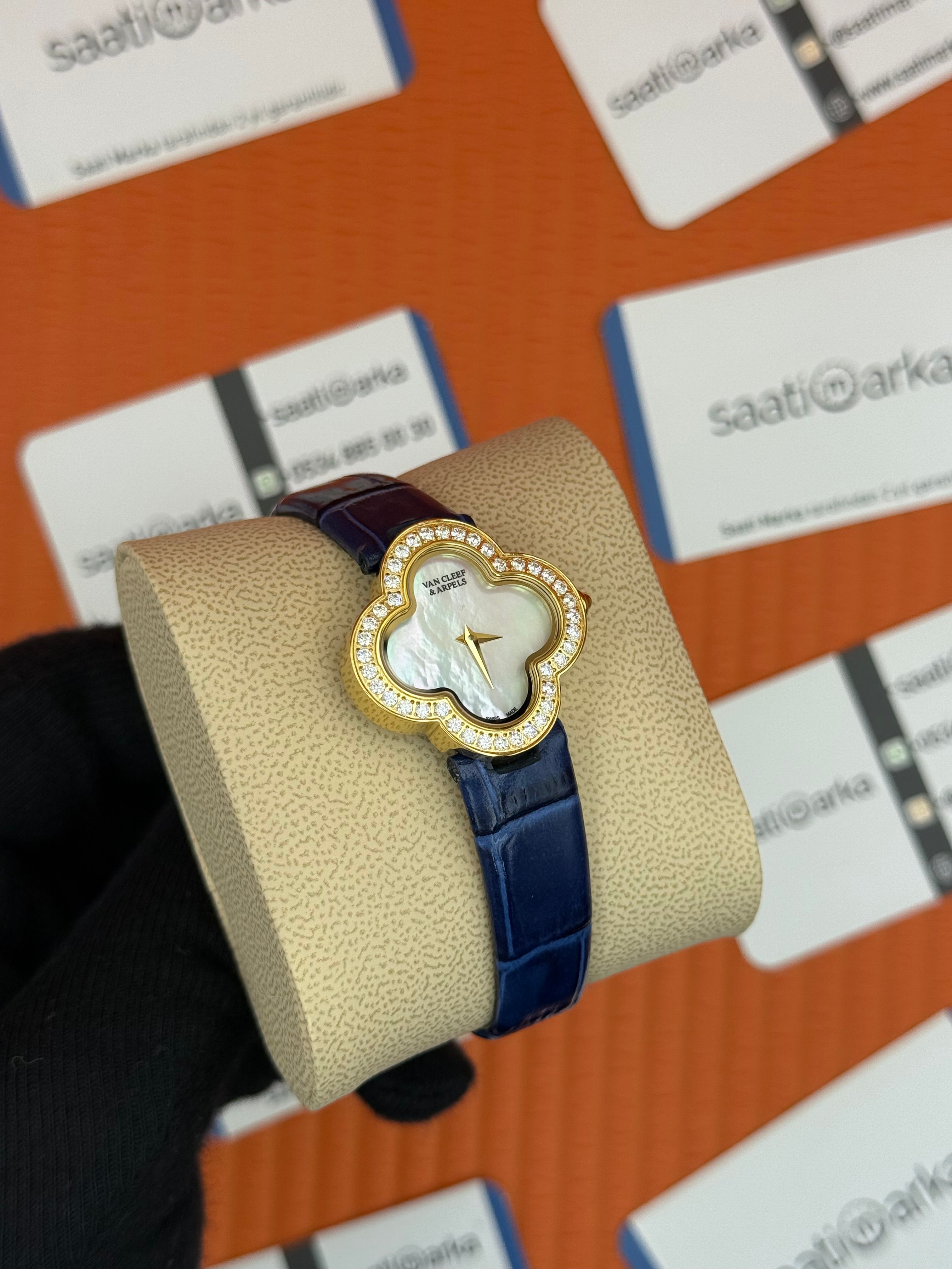 VAN CLEEF beyaz kadran lacivert deri kordon gold kasa taşlı bezel kadın kol saati
