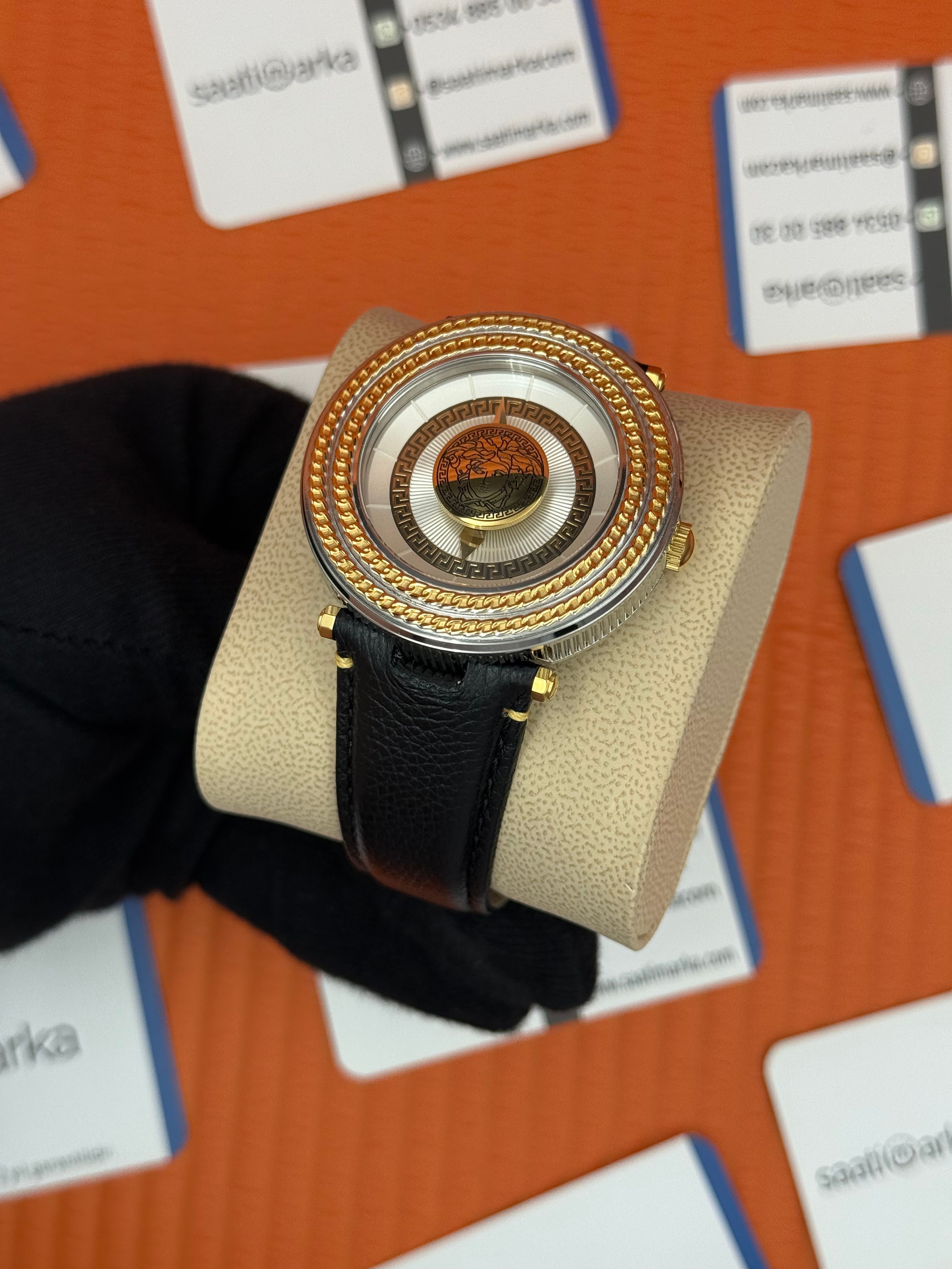 VERSACE SİYAH DERİ KORDON BEYAZ KADRAN GOLD BEZEL