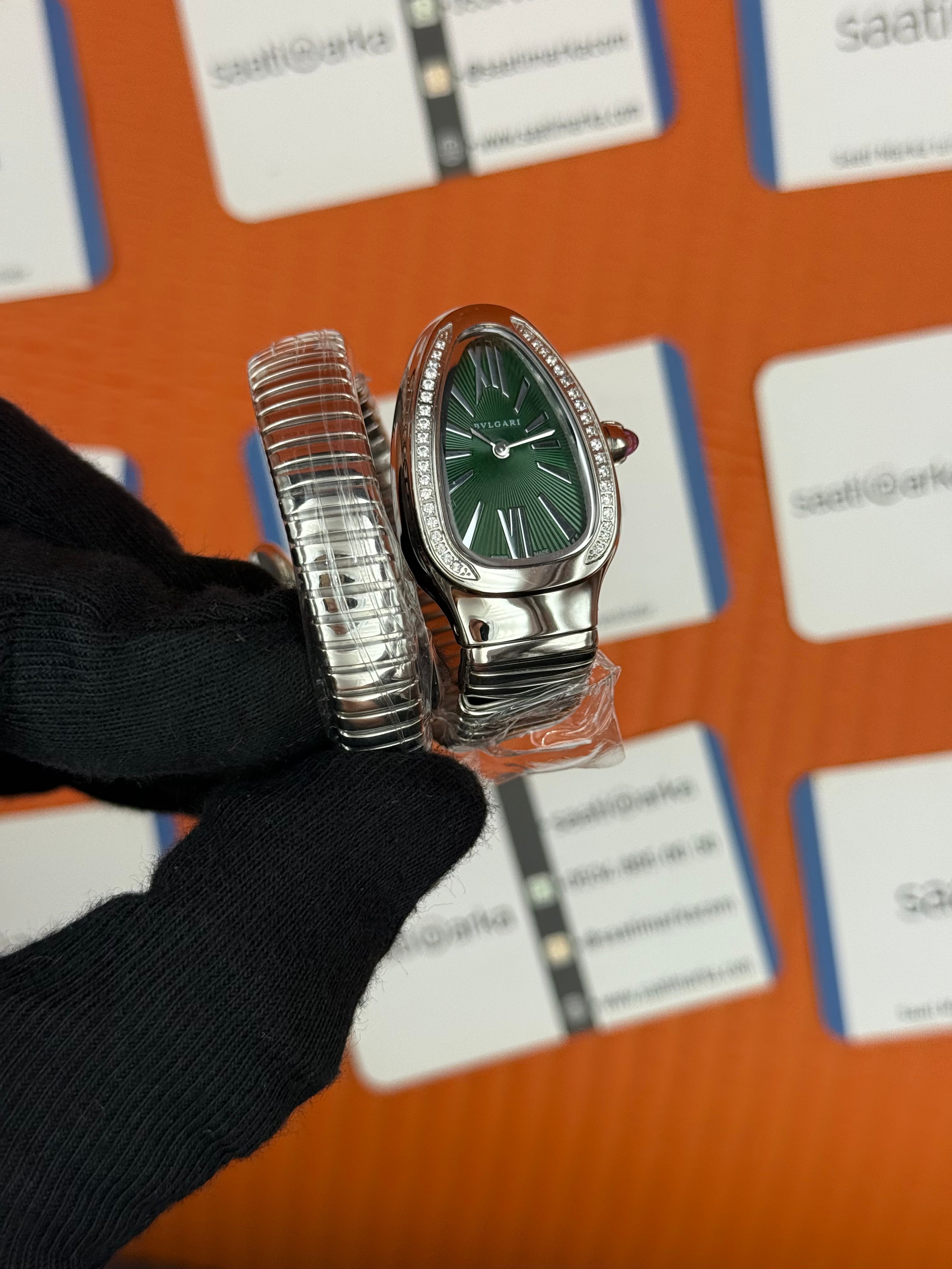 BVLGARİ serpenti tek sarma silver kordon taşlı bezel yeşil kadran kadın kol saati