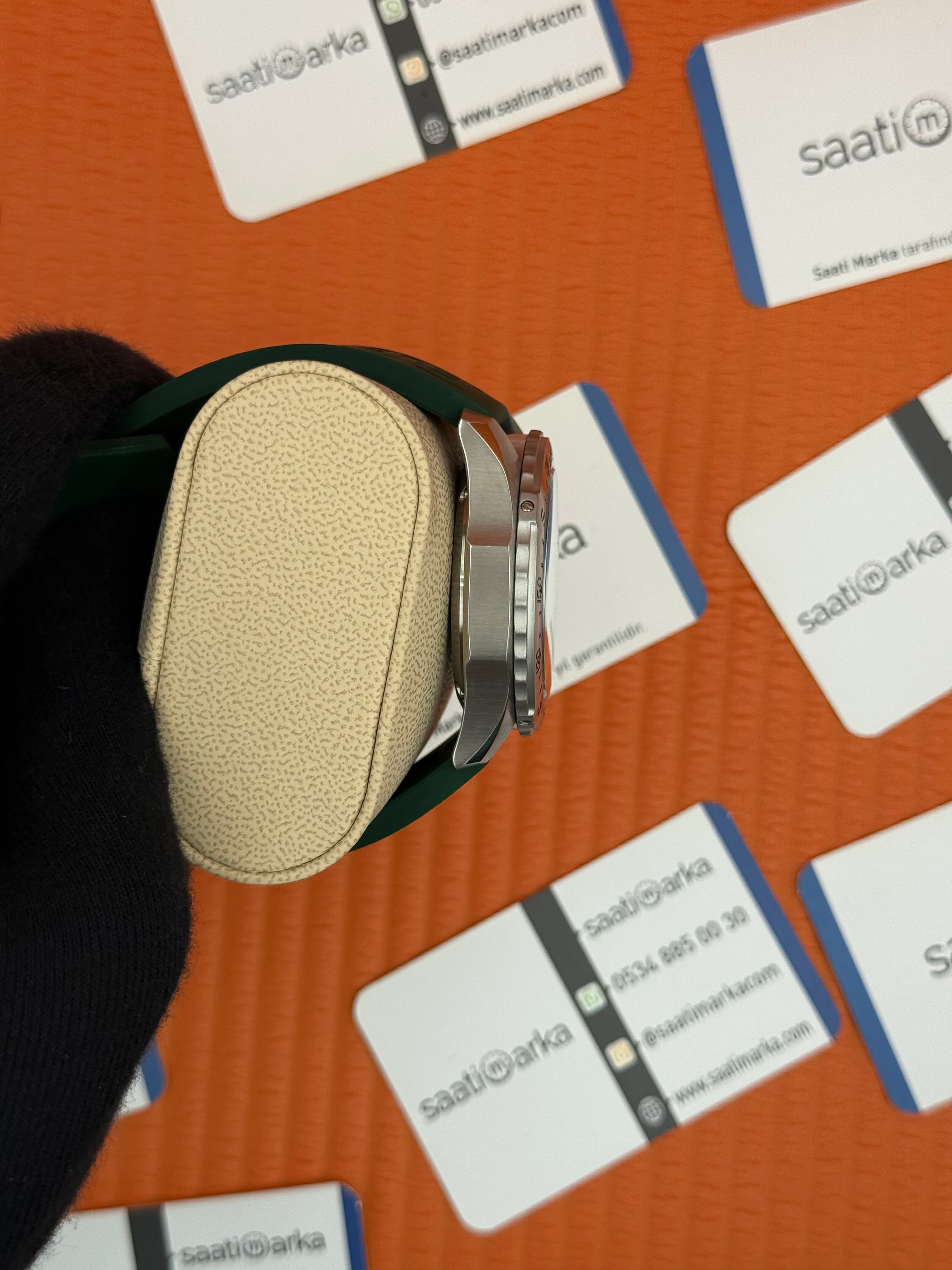 BREITLING Endurnace yeşil kauçuk kordon siyah kadran çelik kasa