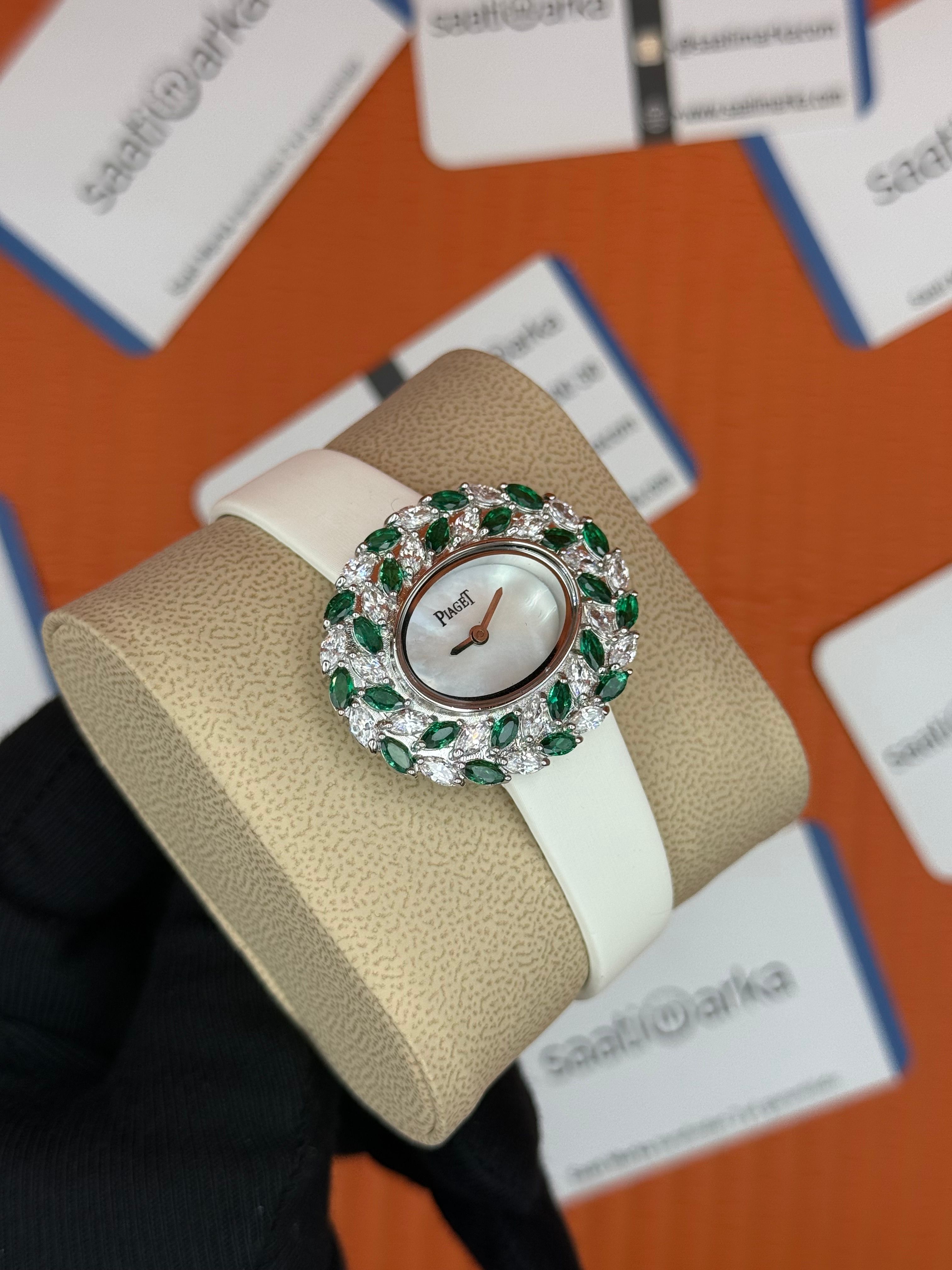 PIAGET taşlı bezel sedef kadran beyaz deri kordon