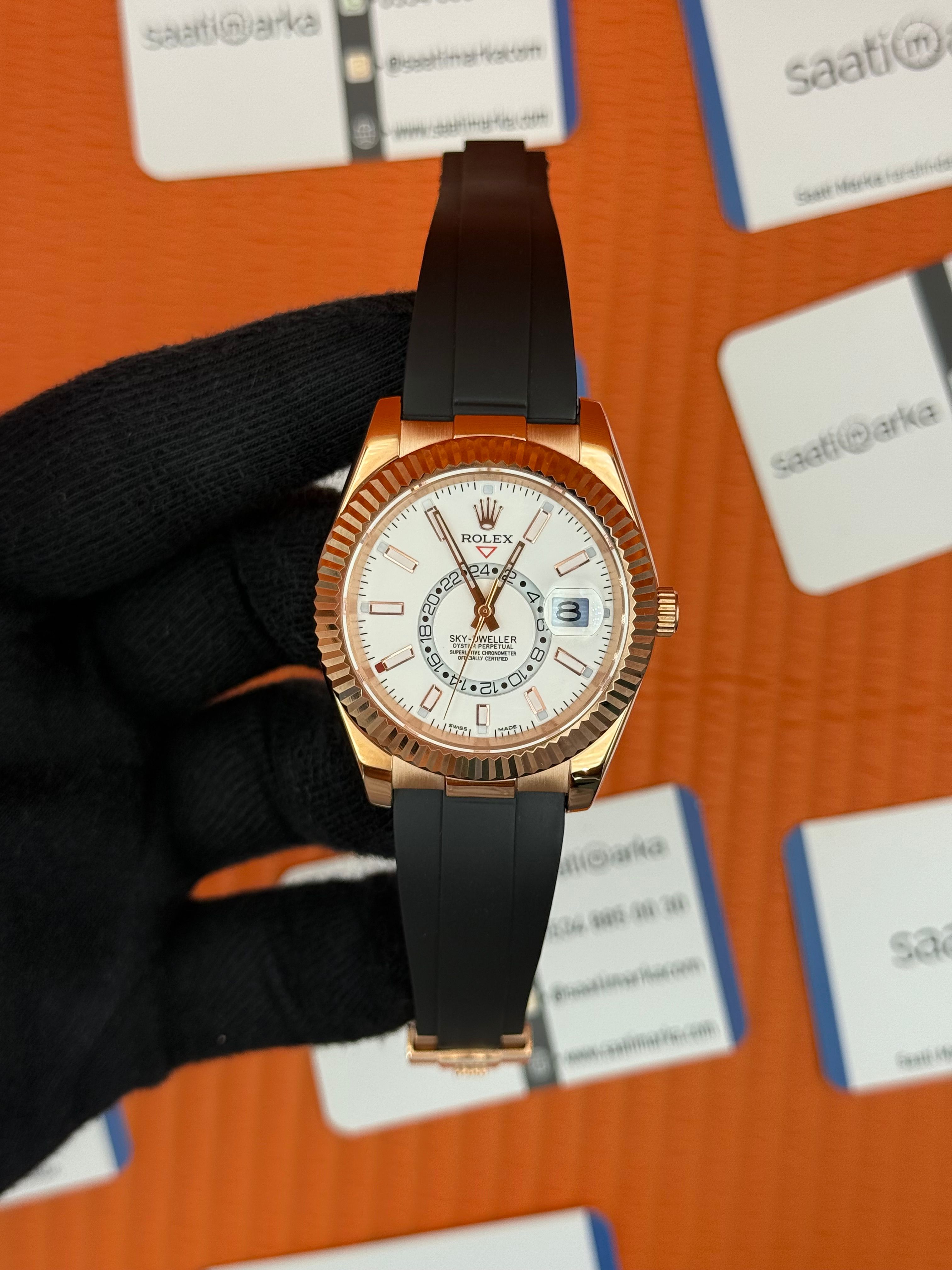 ROLEX Sky Dweller white dial rose kasa siyah kauçuk kordon