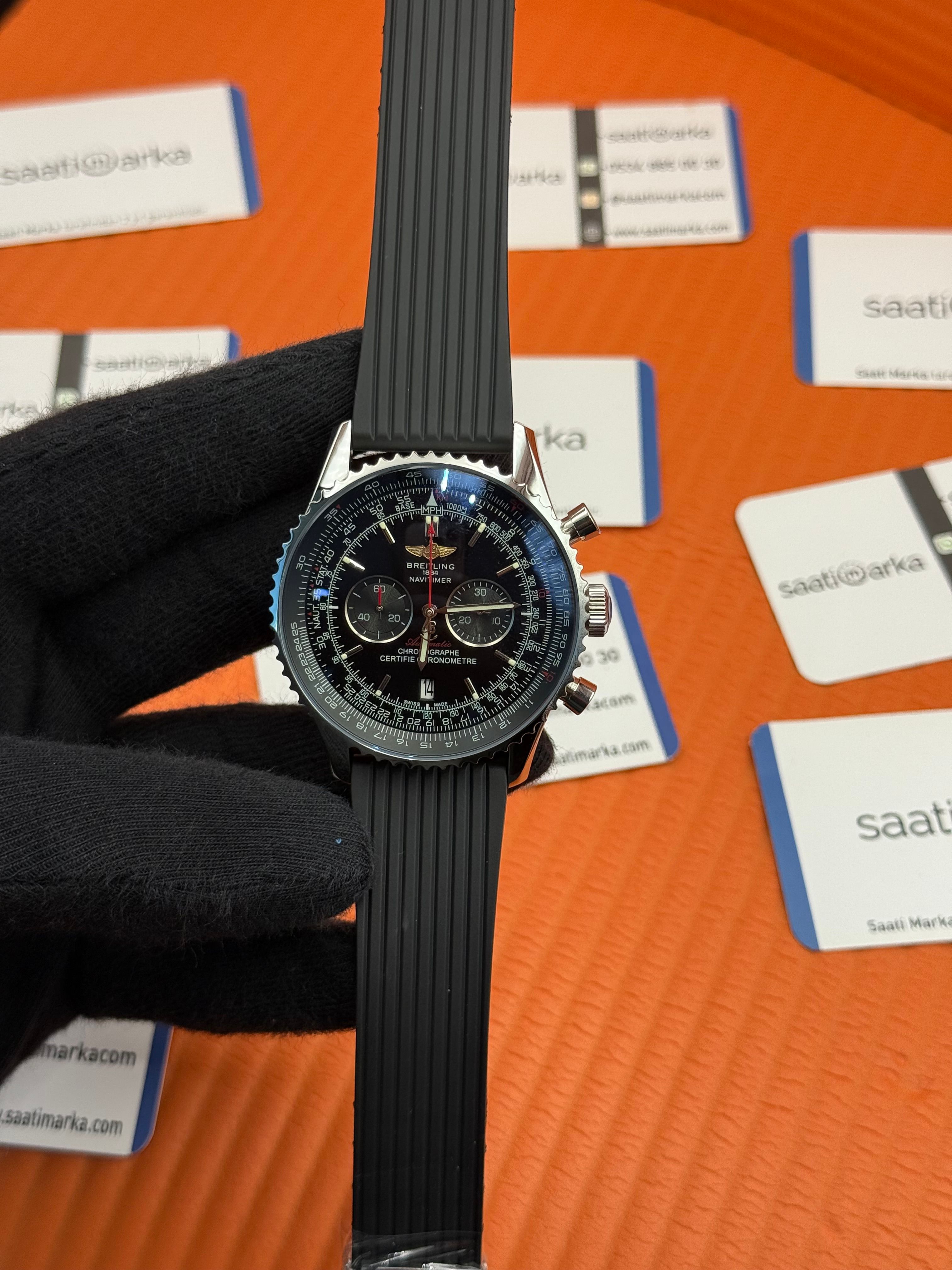 BREITLING Navitimer siyah kauçuk kordon siyah kadran çelik kasa