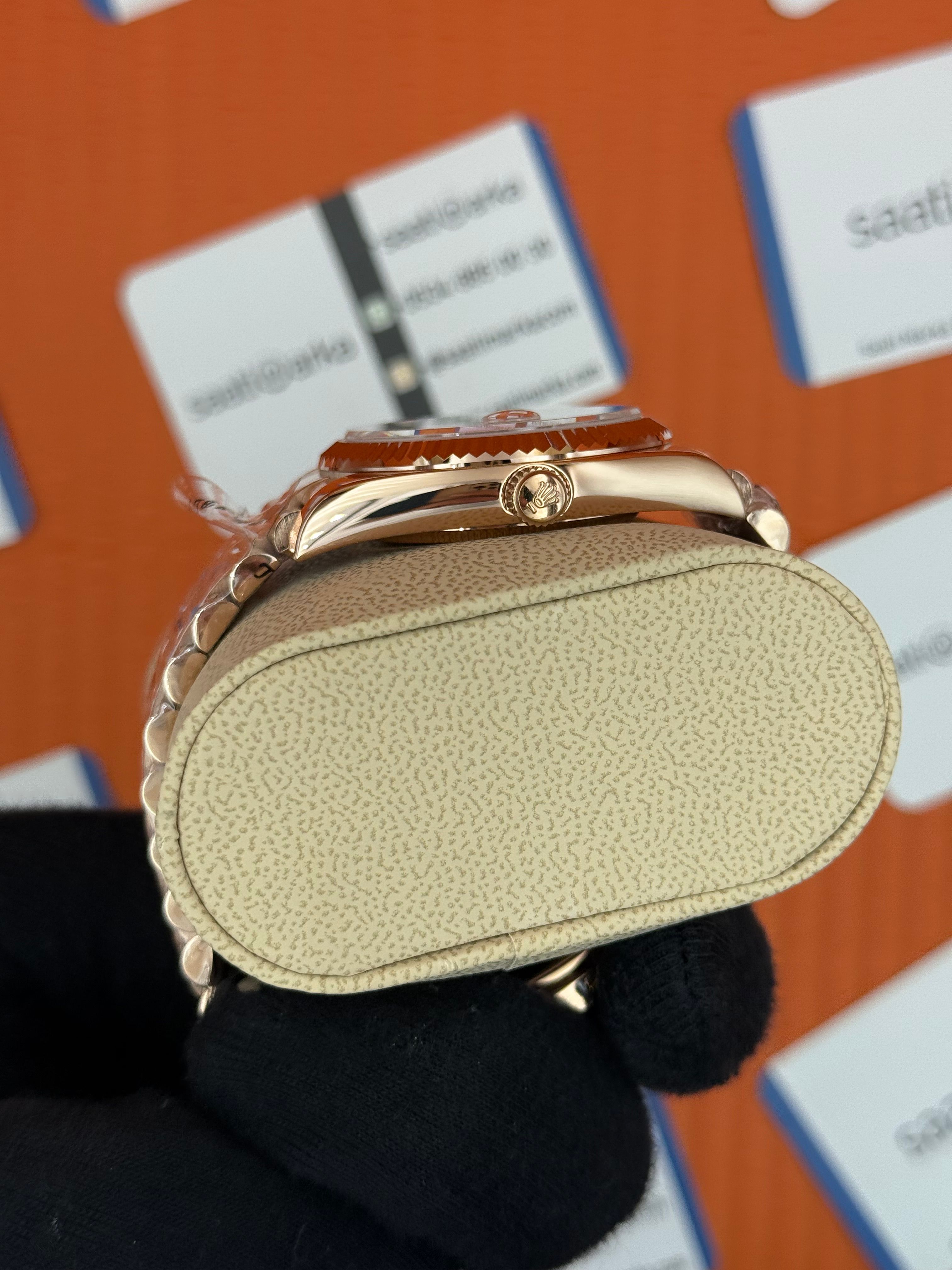 ROLEX Day Date roma rakamlı yeşil kadran rose kasa-kordon oyster 