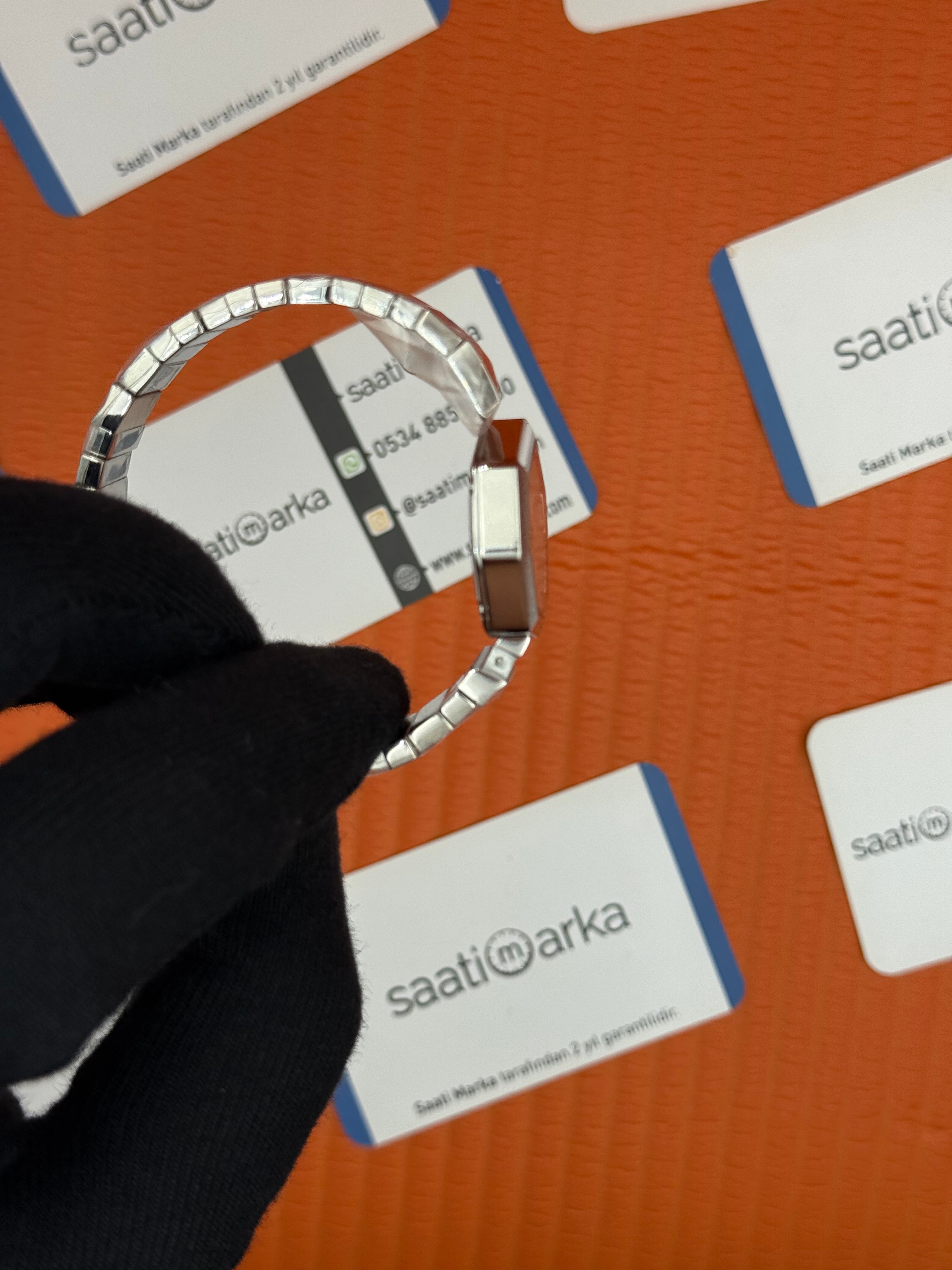 DİOR beyaz kadran silver kasa kordon kadın kol saati