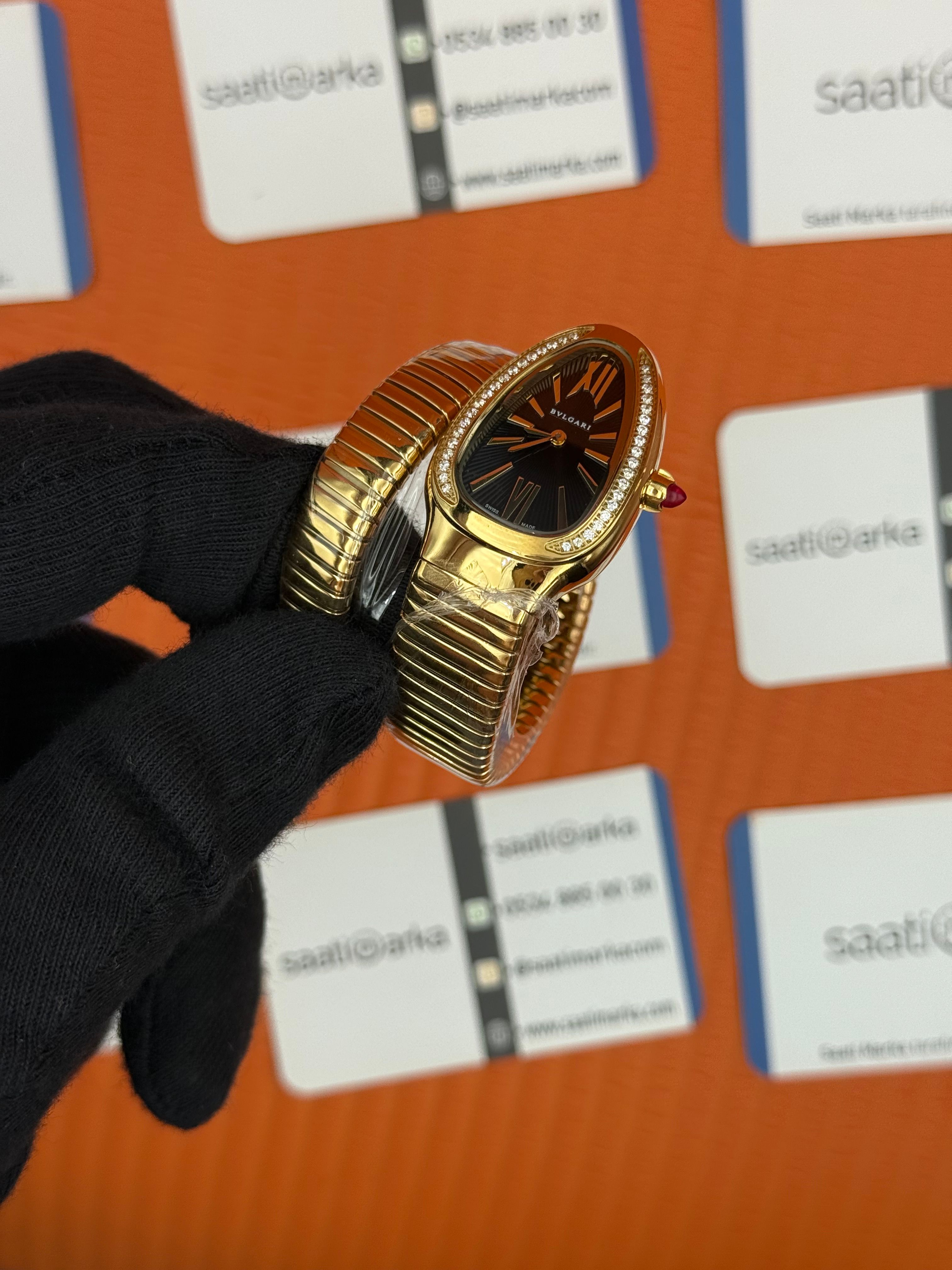 BVLGARİ serpenti tek sarma gold kordon taşlı bezel siyah kadran kadın kol saati