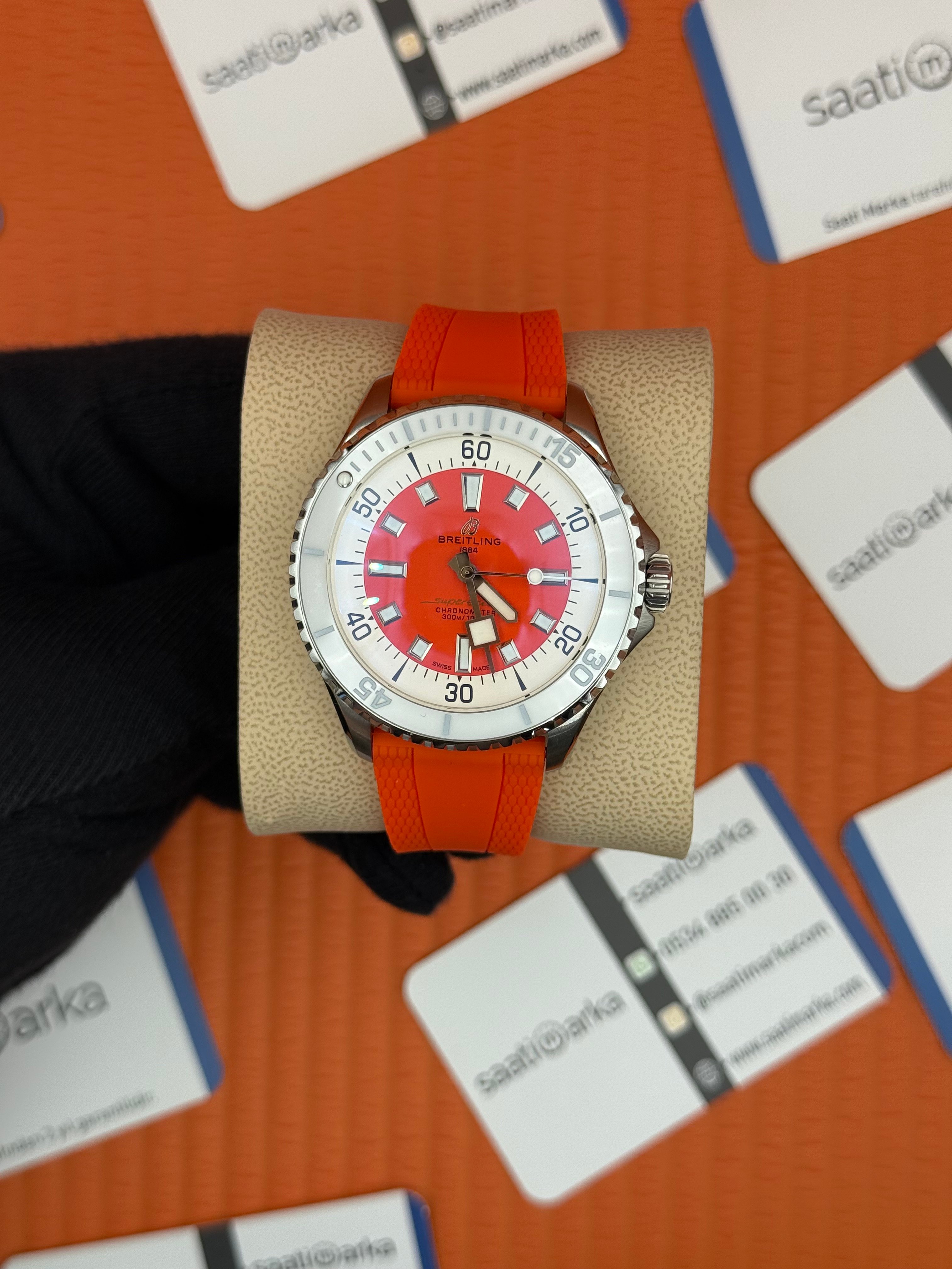 BREITLING Superocean turuncu kauçuk kordon turuncu kadran