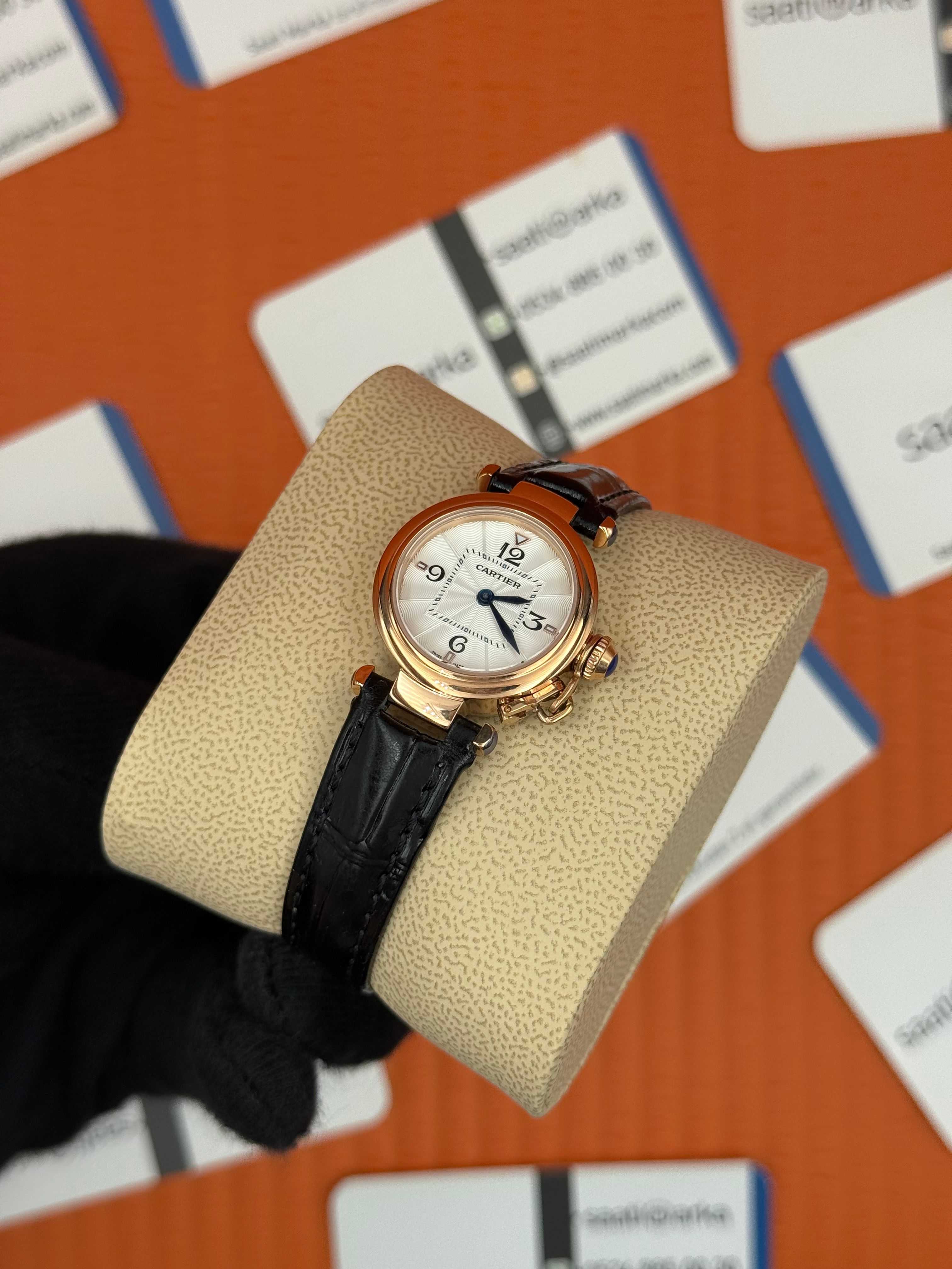 CARTIER Pasha 27mm kadın kol saati rose kasa siyah deri kordon